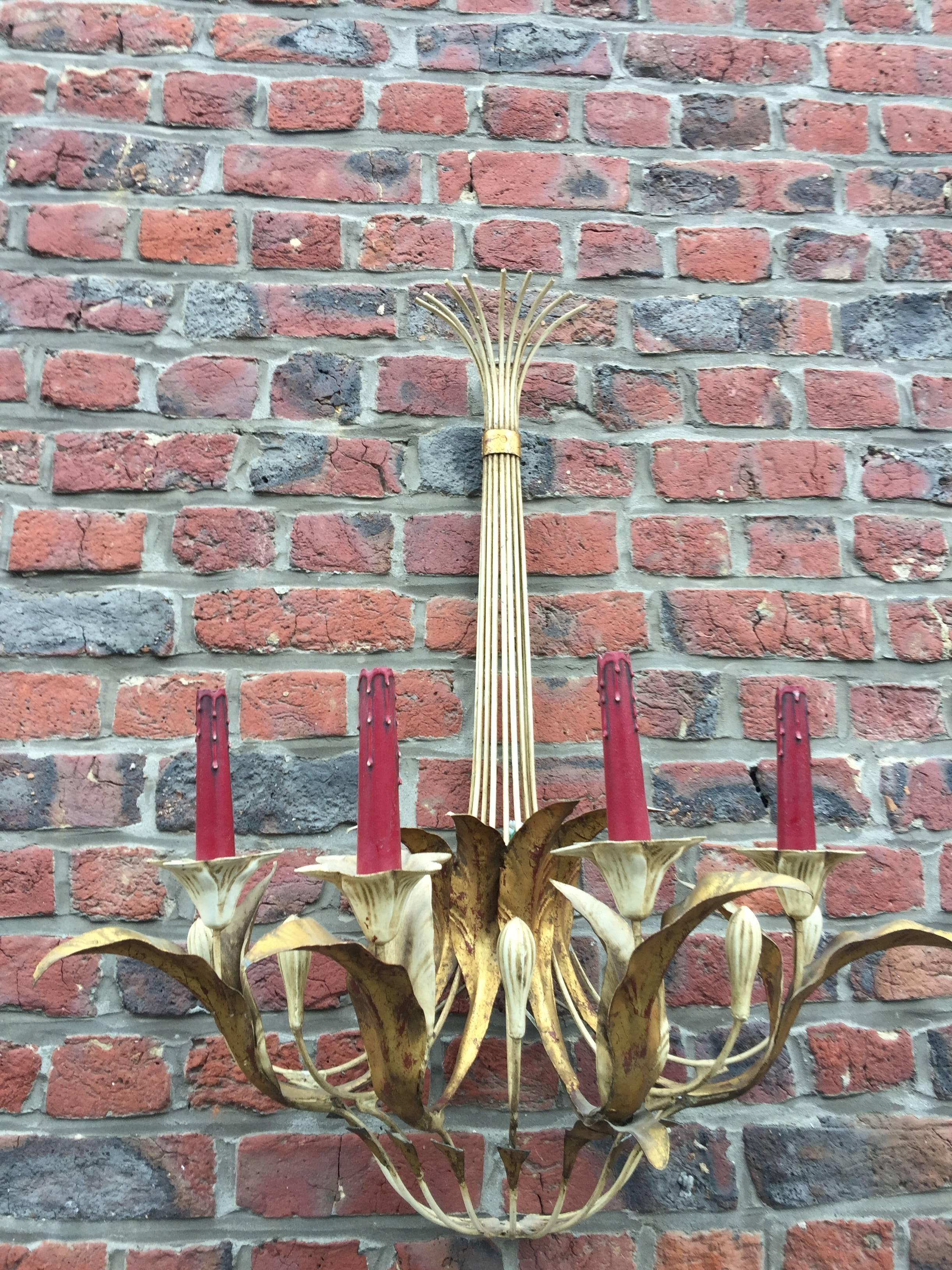 Coppia di grandi appliques barocche Art Déco in metallo laccato del 1940 circa. in vendita 3