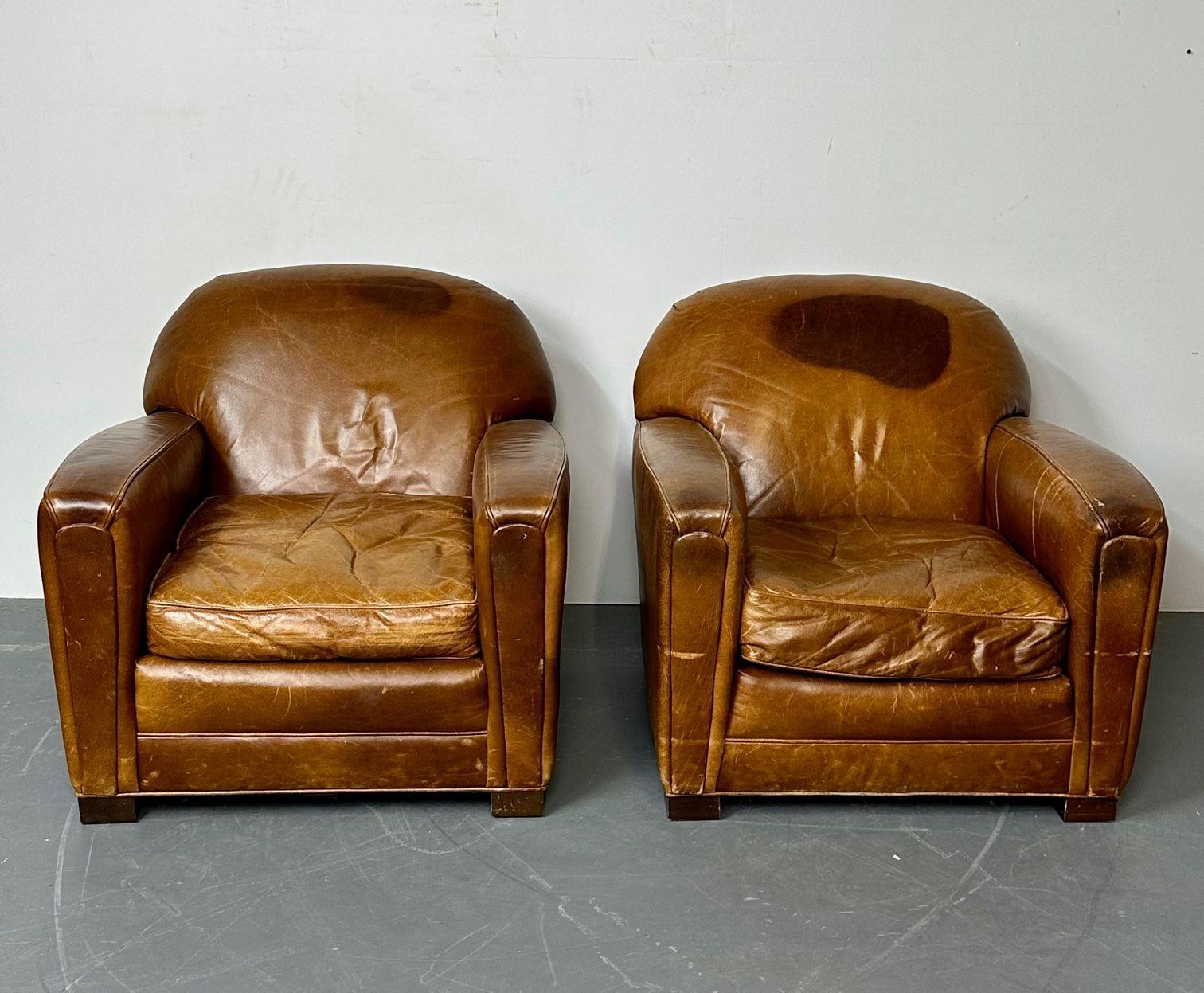 Cuir Paire de grands fauteuils club / fauteuils de salon français Art déco en cuir vieilli en vente