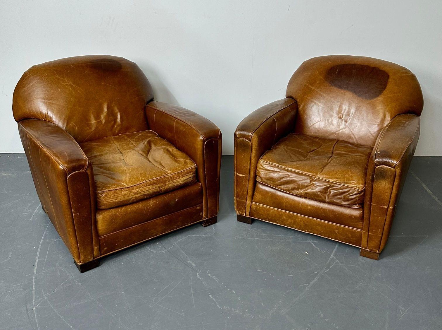 Paire de grands fauteuils club / fauteuils de salon français Art déco en cuir vieilli en vente 1
