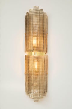 Coppia di grandi lampade da parete in vetro di Murano e ottone in stile Art Déco, in stock