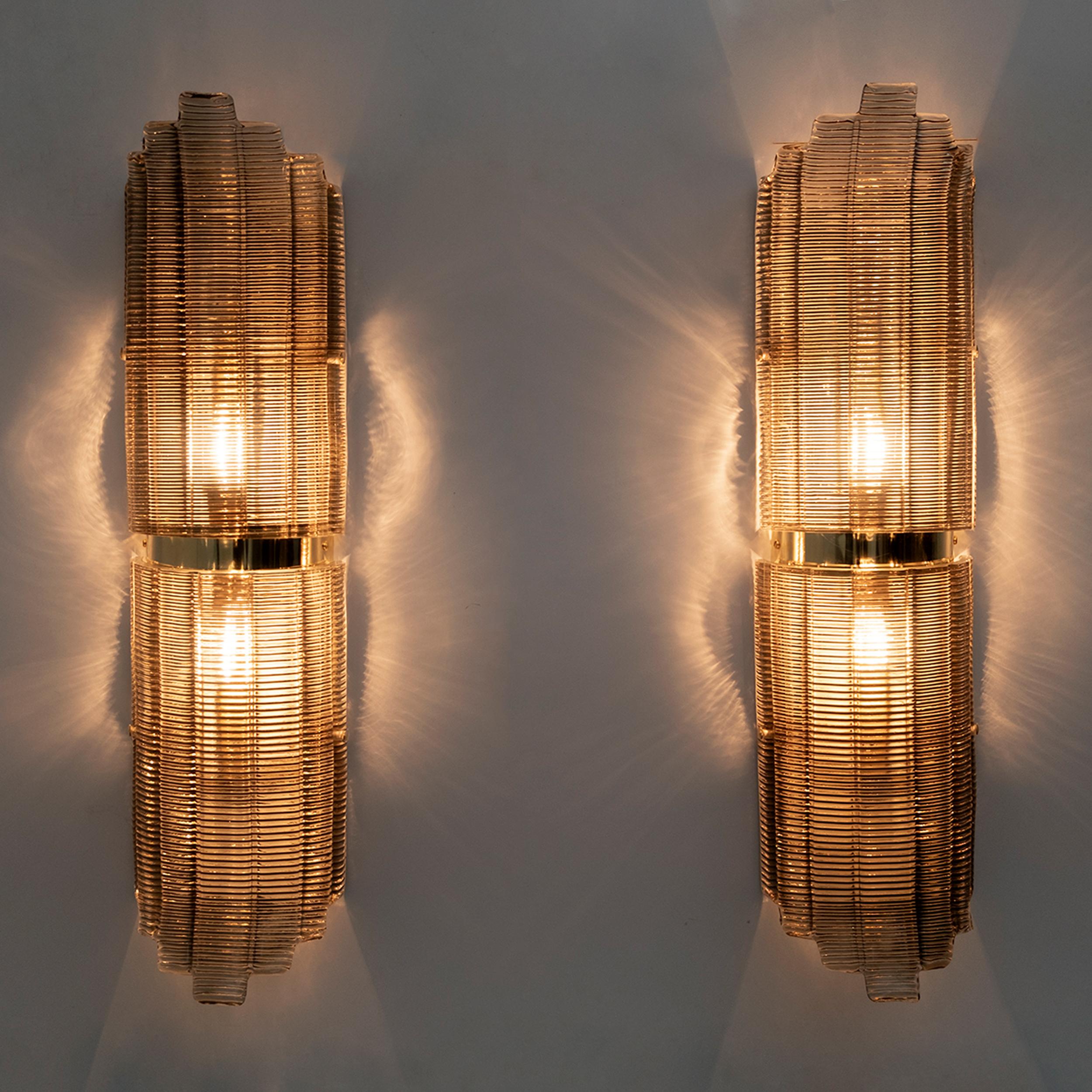 Pareja de grandes apliques de pared de cristal de Murano con textura, estilo Art Déco Moderno de mediados de siglo en venta