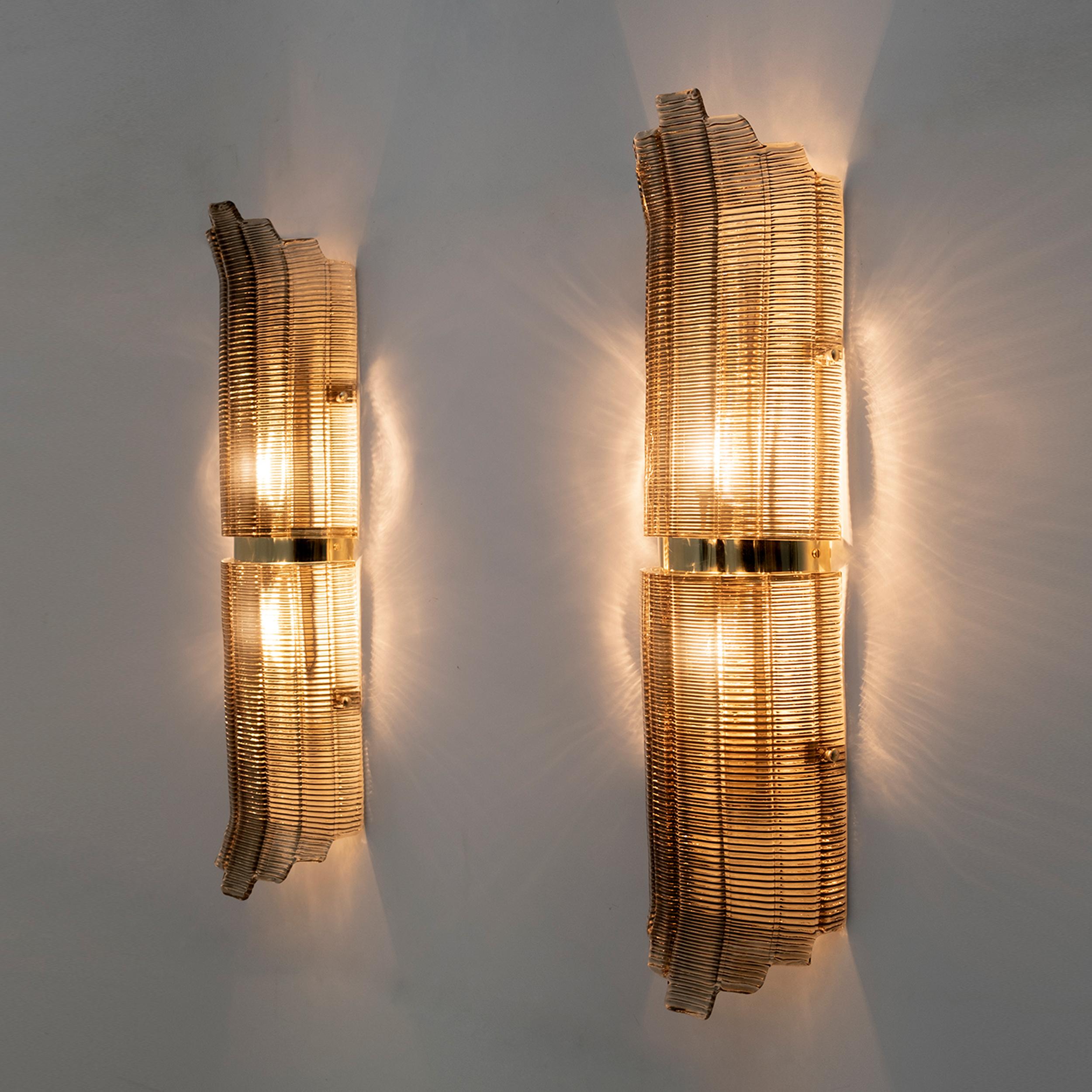 Pareja de grandes apliques de pared de cristal de Murano con textura, estilo Art Déco Siglo XXI y contemporáneo en venta