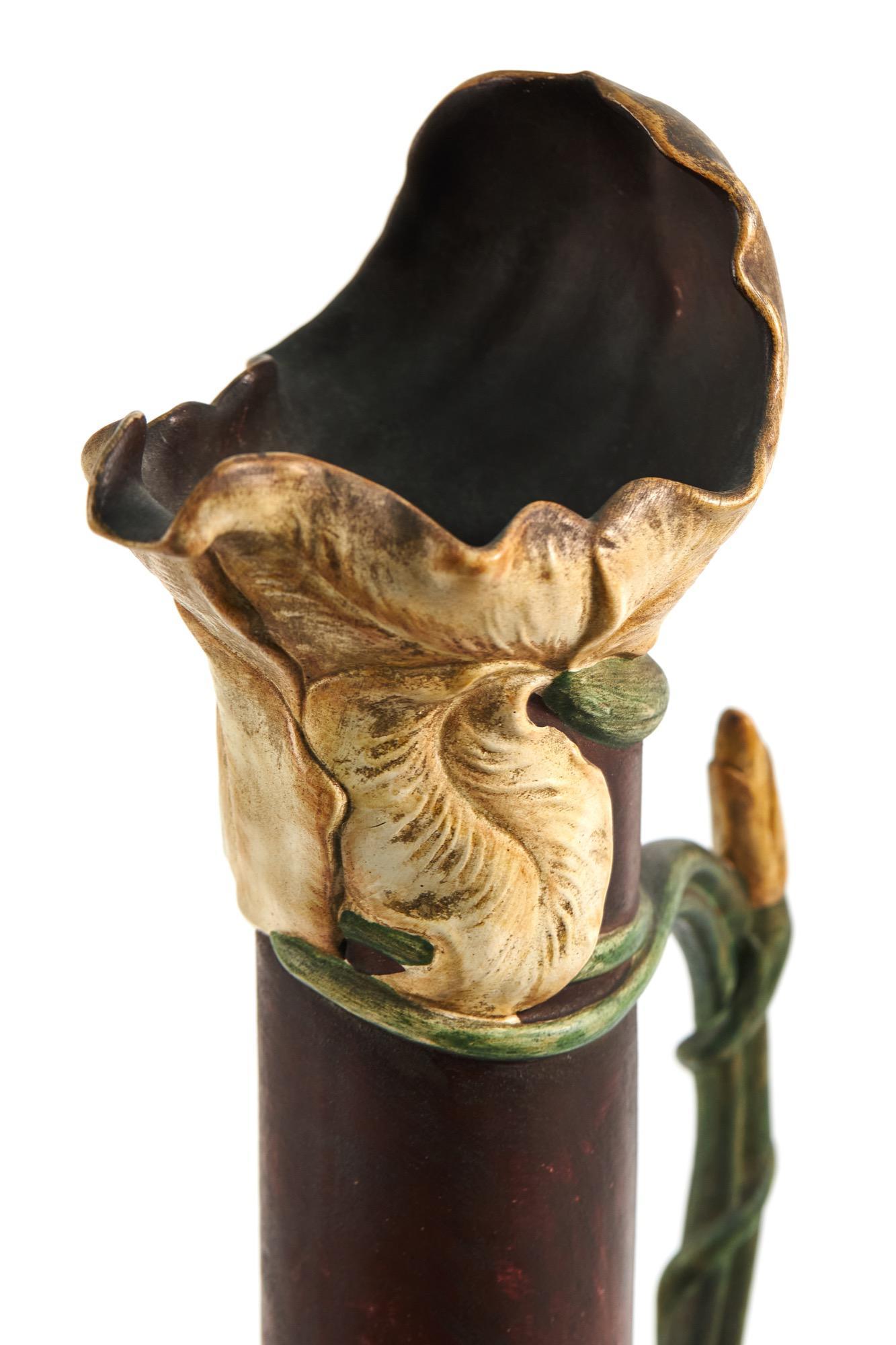 Pareja De Grandes Ewers De Cerámica Austriaca Art Nouveau en Bueno estado para la venta en Ipswich, GB