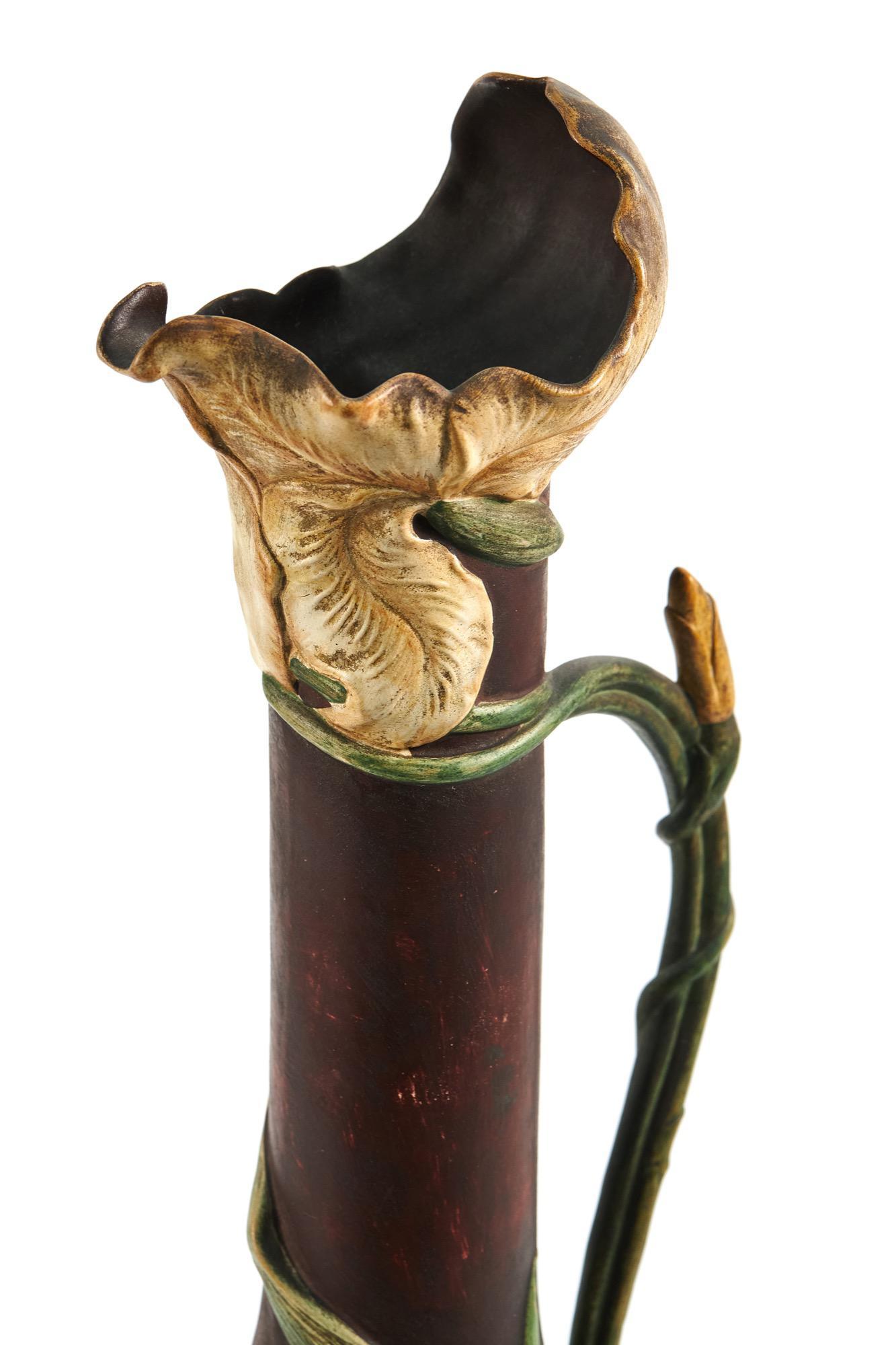 Pareja De Grandes Ewers De Cerámica Austriaca Art Nouveau en venta 1