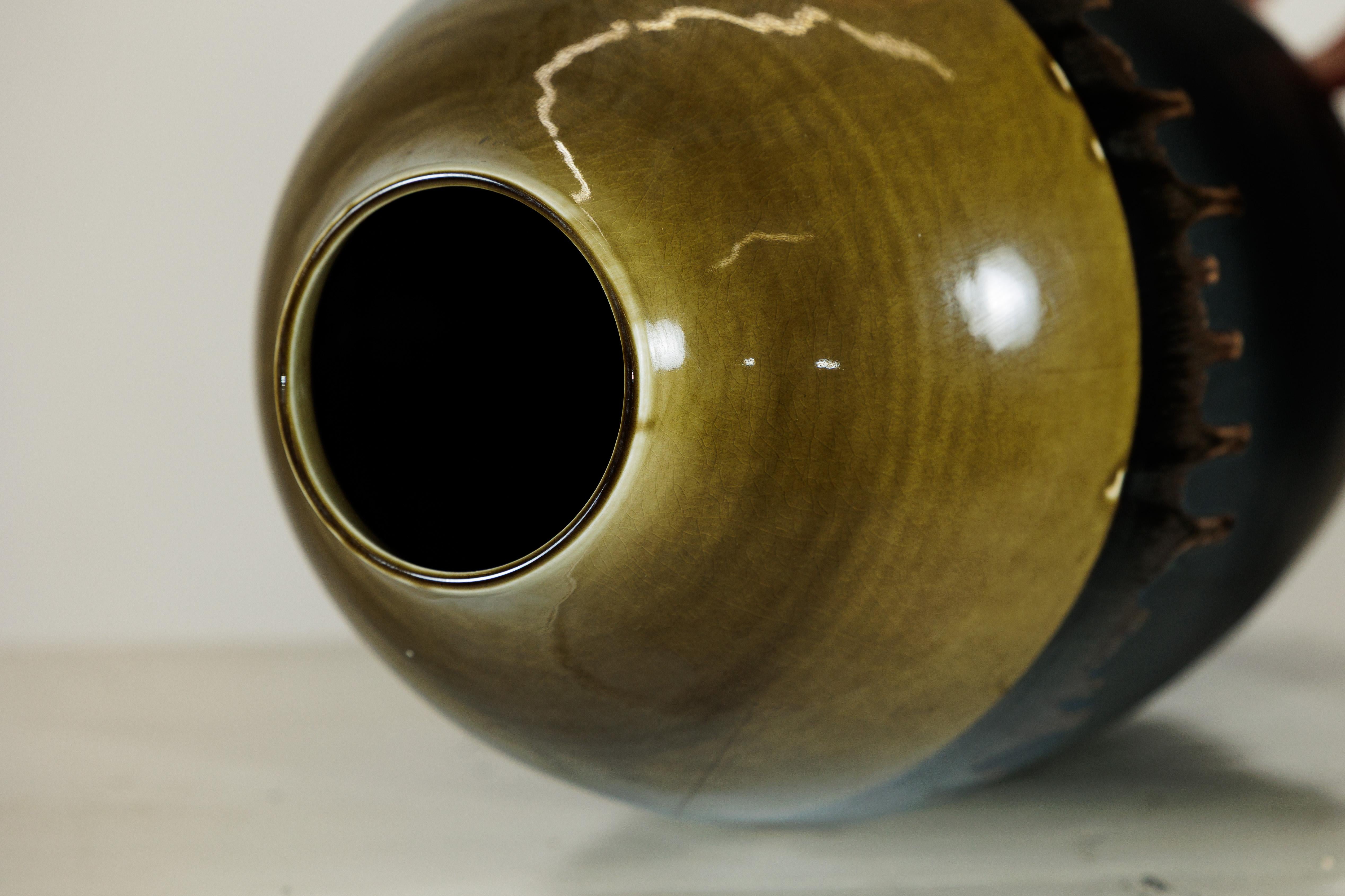 Paire de grands vases en céramique artisanale avec finition de glaçure Olive-Taupe et Black Drip en vente 8