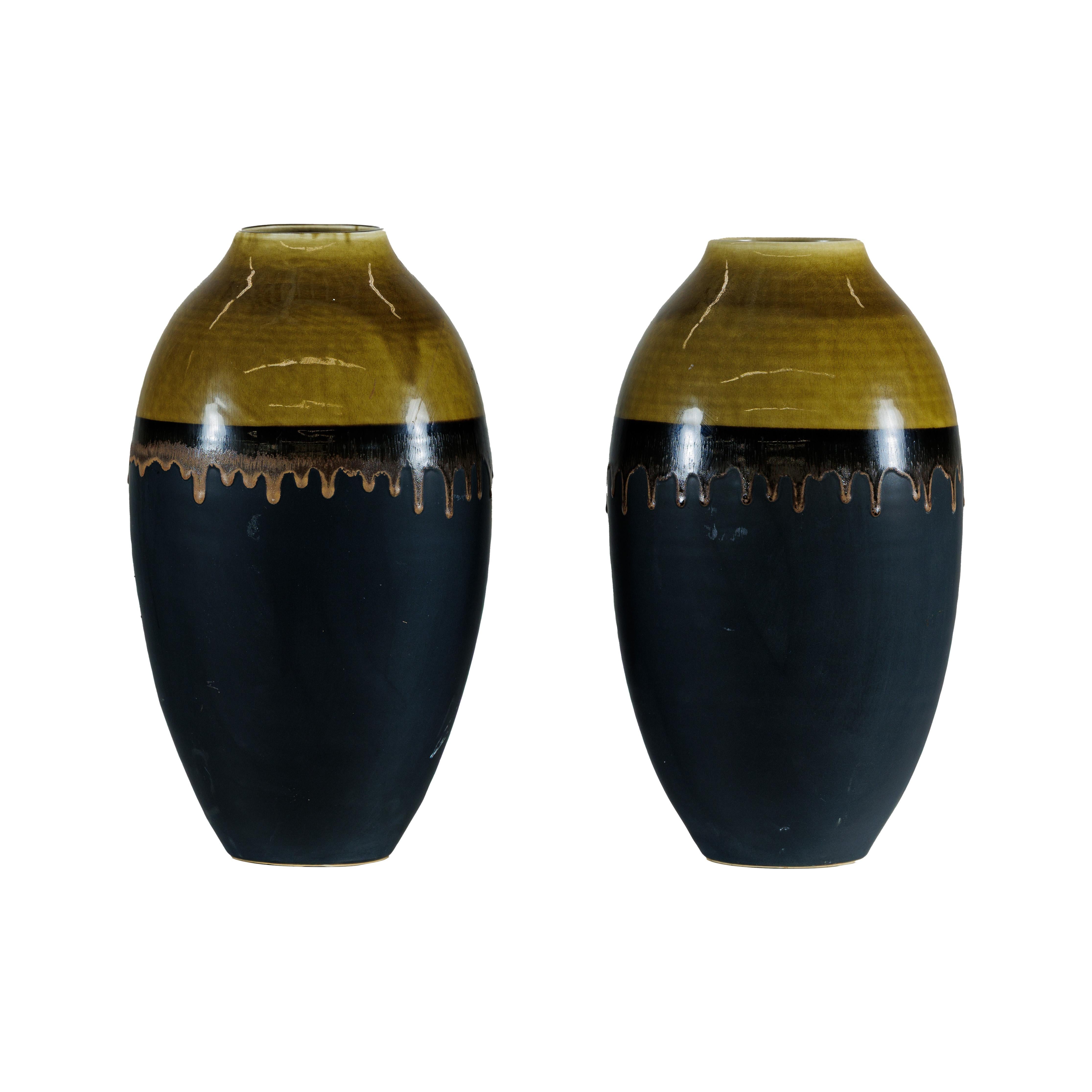 Paire de grands vases en céramique artisanale avec finition de glaçure Olive-Taupe et Black Drip en vente 11