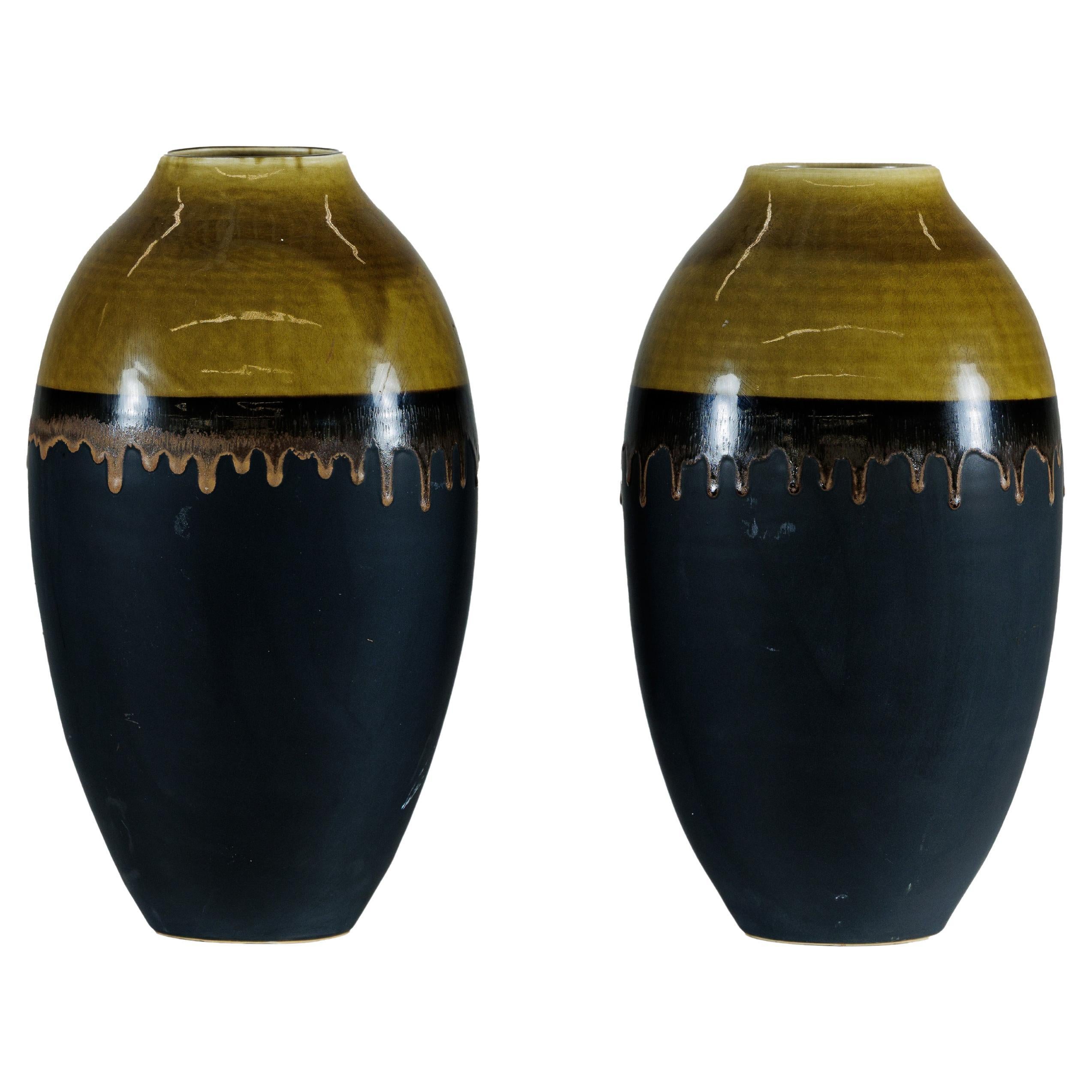 Paire de grands vases en céramique artisanale avec finition de glaçure Olive-Taupe et Black Drip en vente