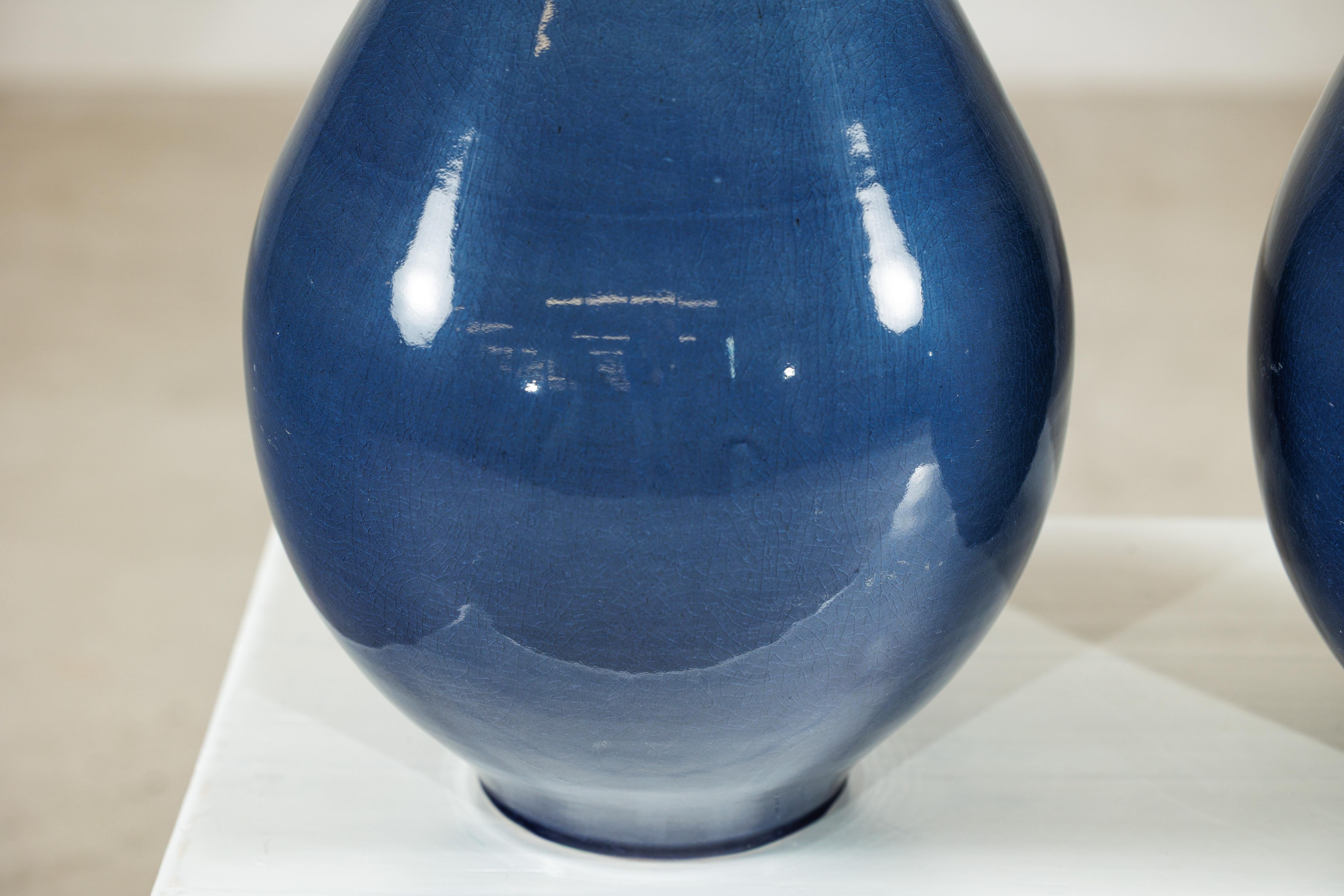 Pair of Large Artisan Teardrop Ceramic Vases in Deep Blue and Terracotta Glaze en vente 9