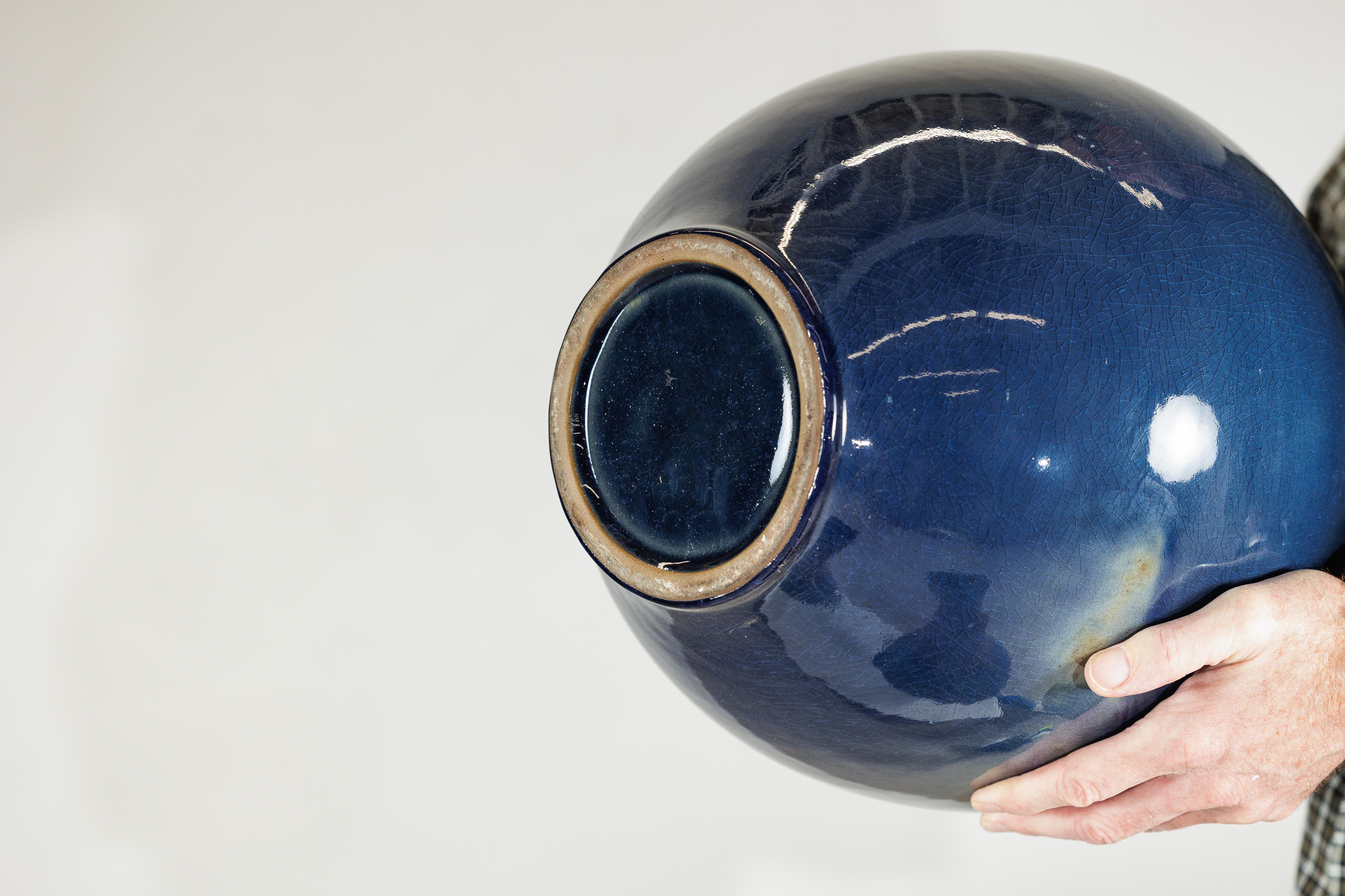 Pair of Large Artisan Teardrop Ceramic Vases in Deep Blue and Terracotta Glaze en vente 10