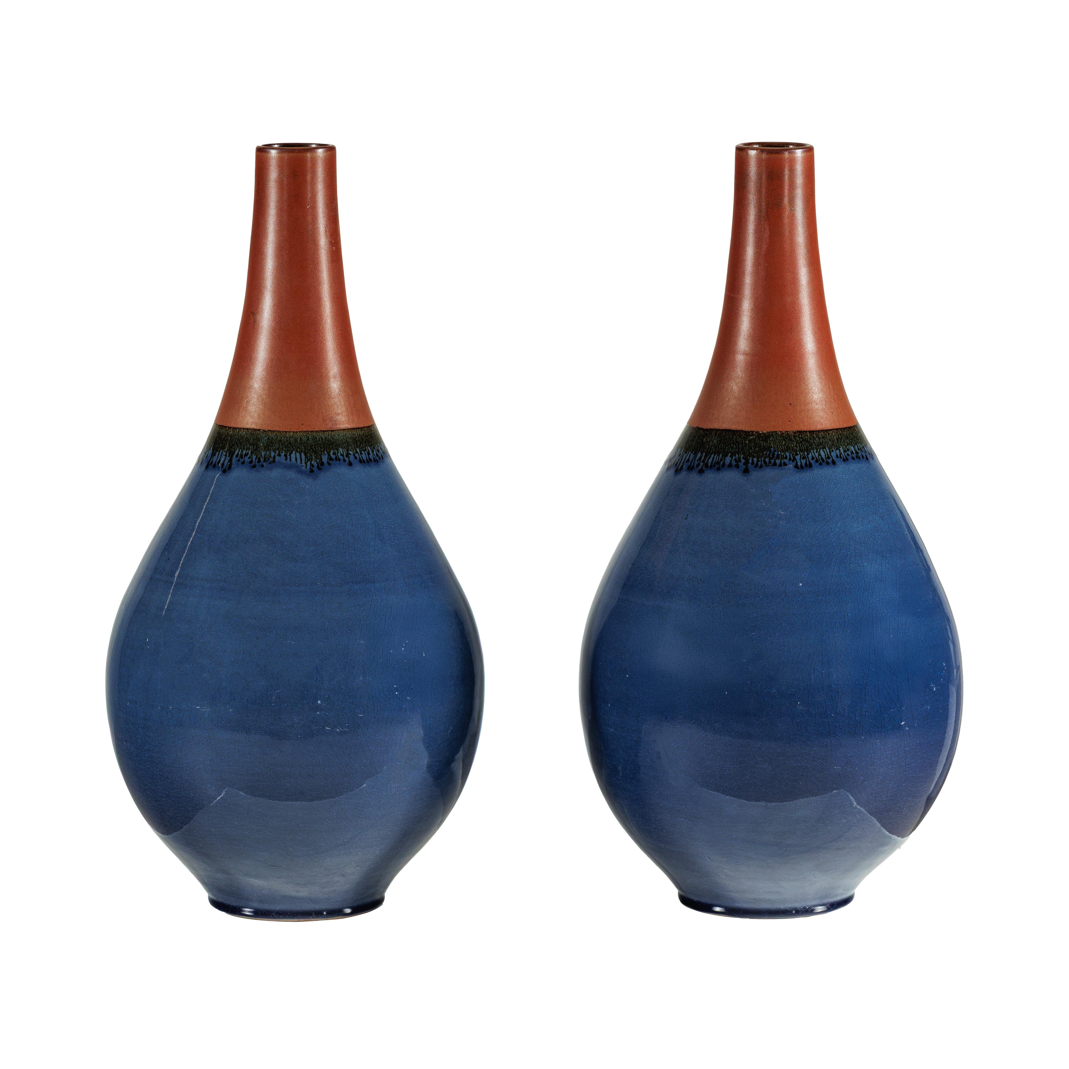 Pair of Large Artisan Teardrop Ceramic Vases in Deep Blue and Terracotta Glaze en vente 11