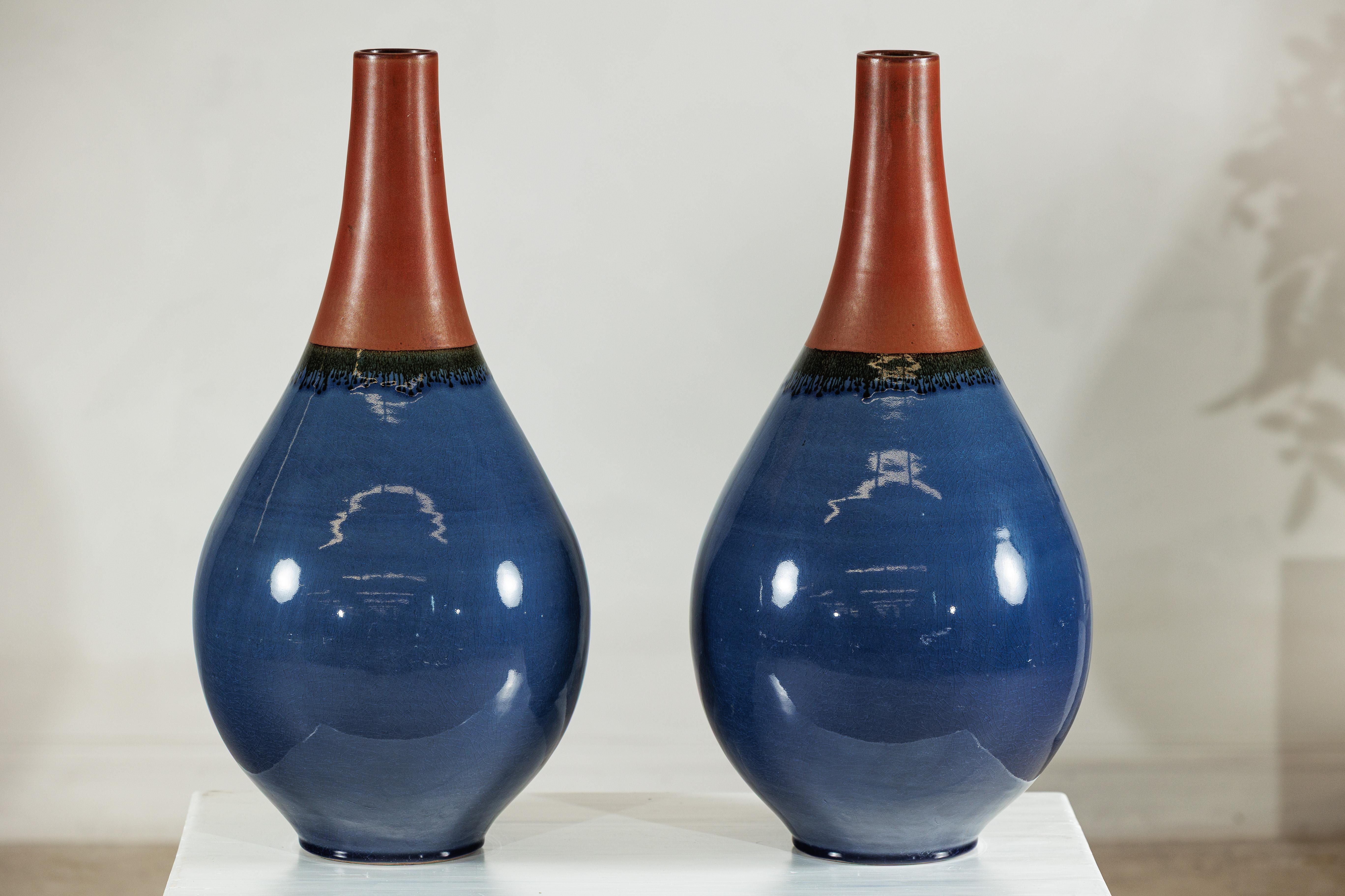 Pair of Large Artisan Teardrop Ceramic Vases in Deep Blue and Terracotta Glaze en vente 1