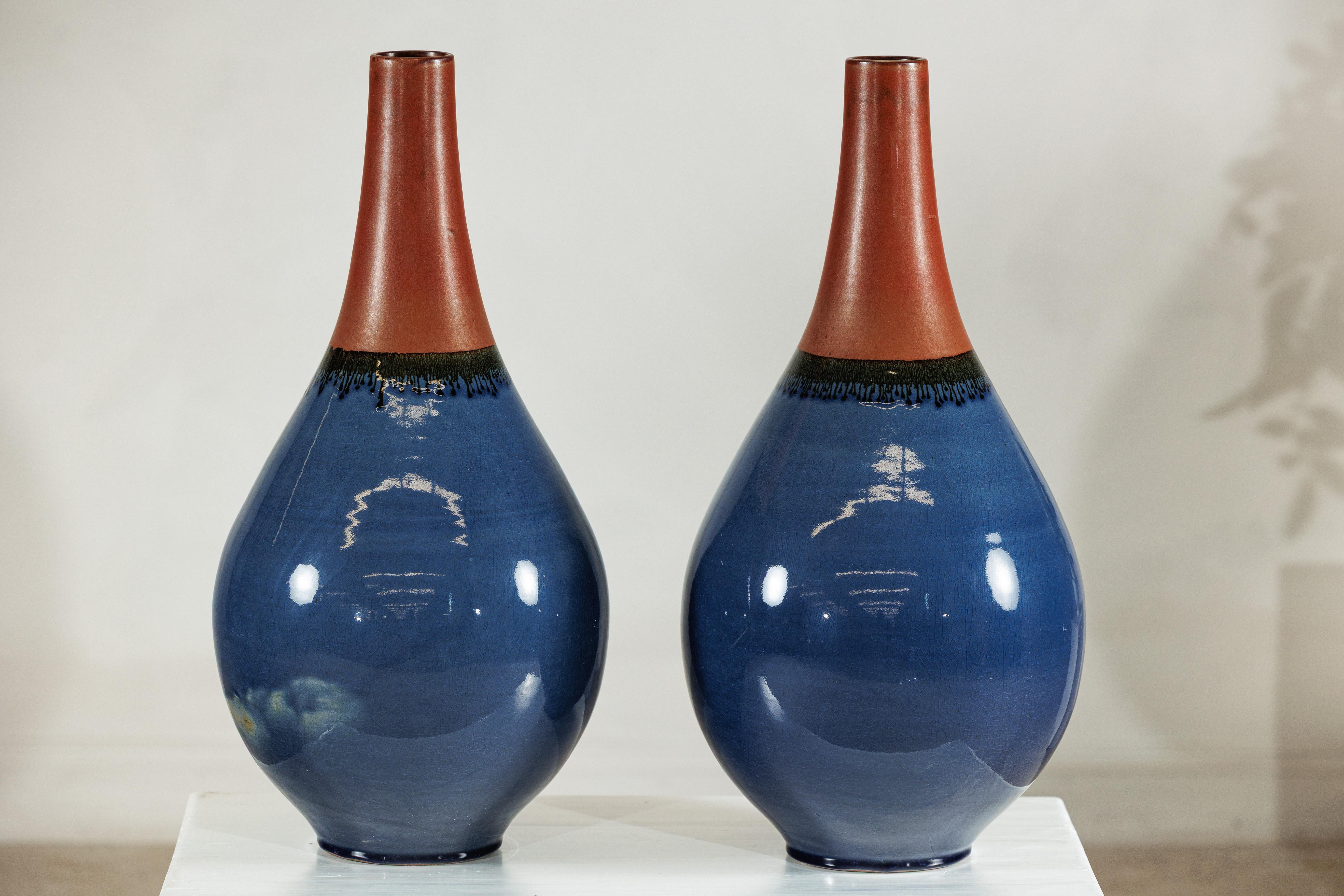 Pair of Large Artisan Teardrop Ceramic Vases in Deep Blue and Terracotta Glaze en vente 2