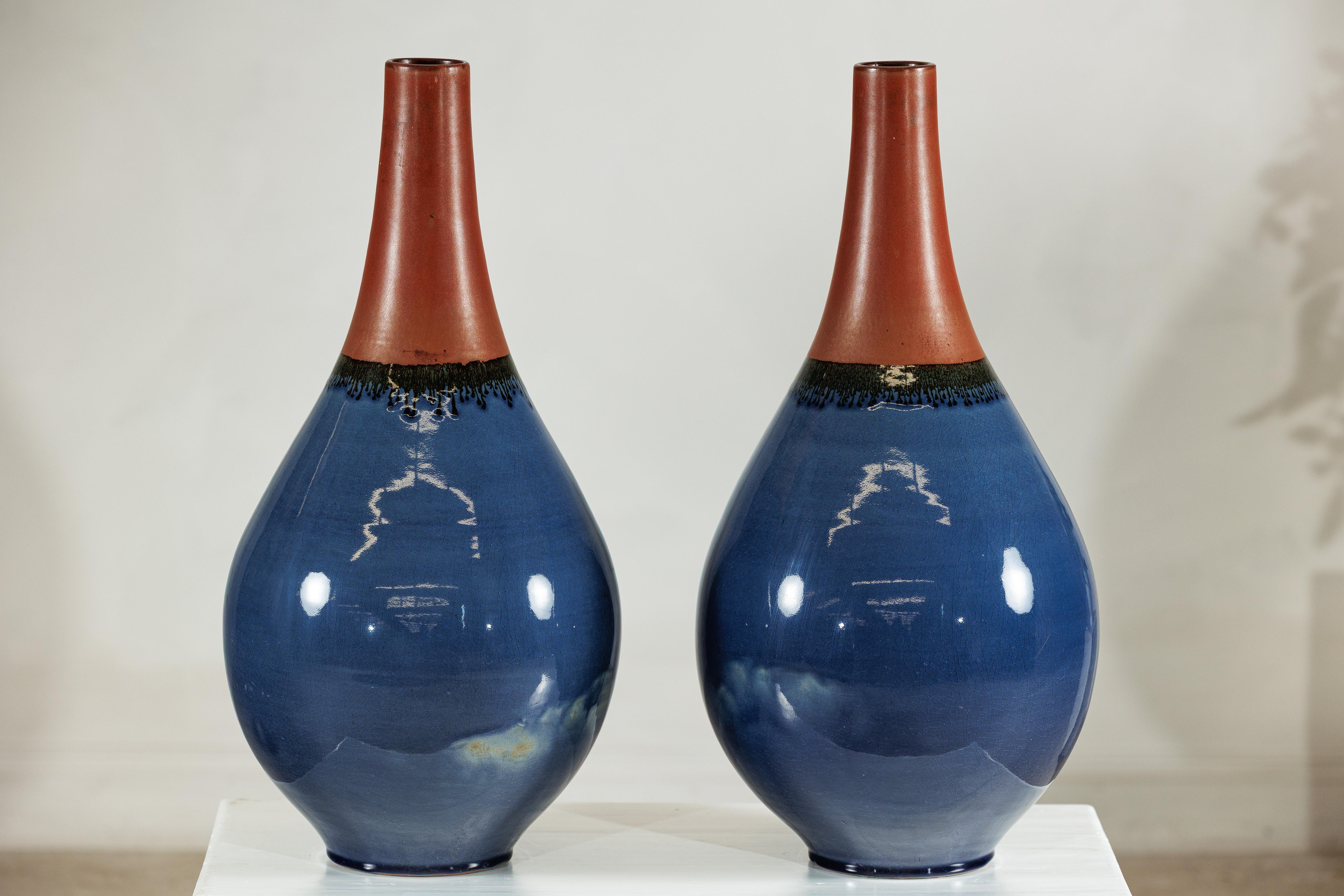 Pair of Large Artisan Teardrop Ceramic Vases in Deep Blue and Terracotta Glaze en vente 3