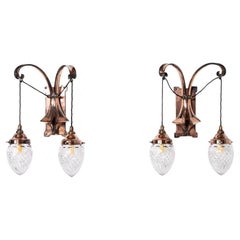 Paire de grandes lampes murales en cuivre Craft avec abat-jour en verre cristal à glands