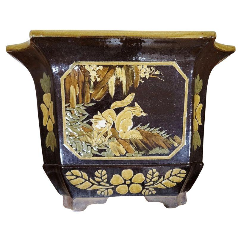 20ième siècle Paire de grandes jardinières à motifs asiatiques en vente