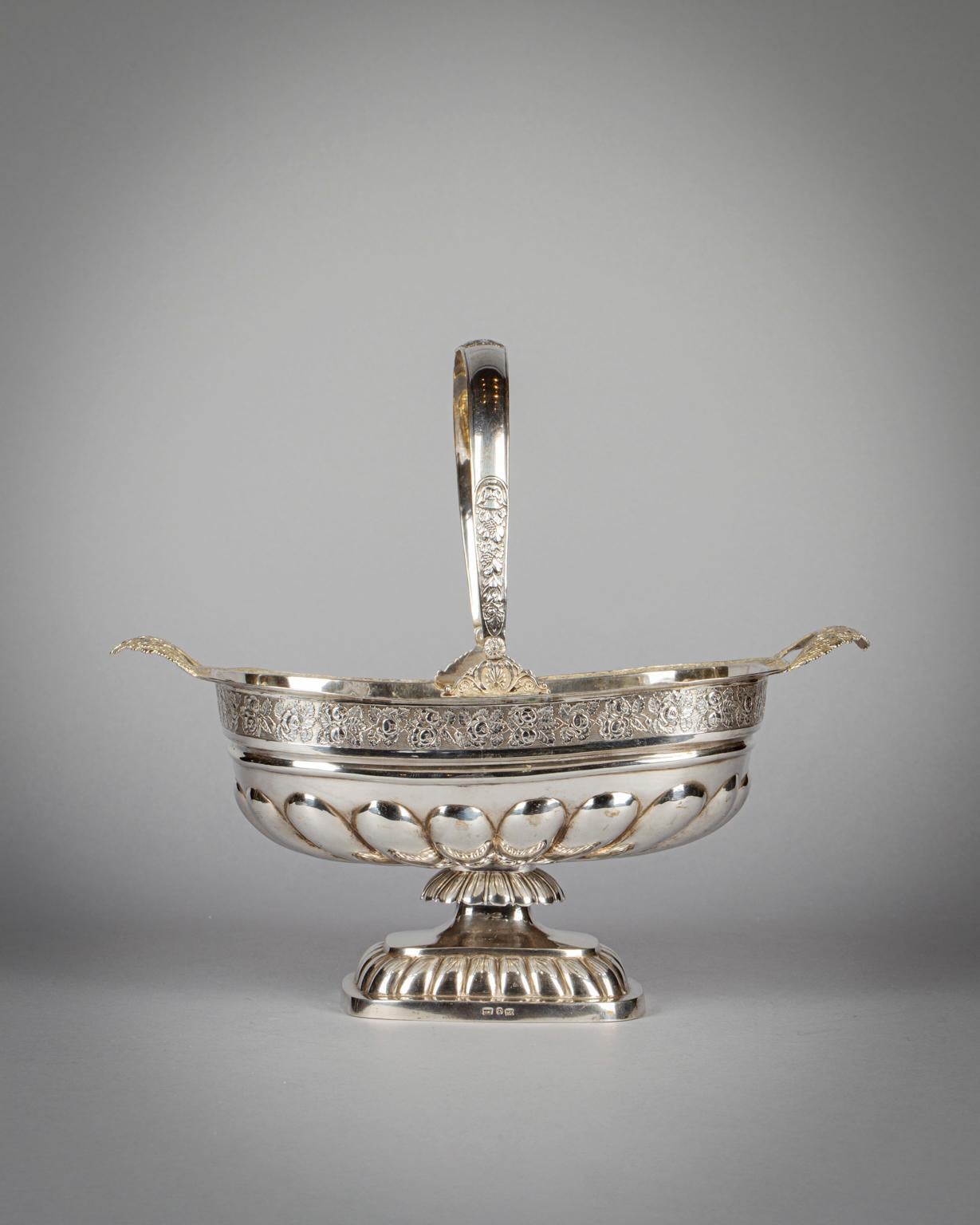 Paar große österreichisch-ungarische Silberkörbe, um 1820 im Zustand „Hervorragend“ im Angebot in New York, NY