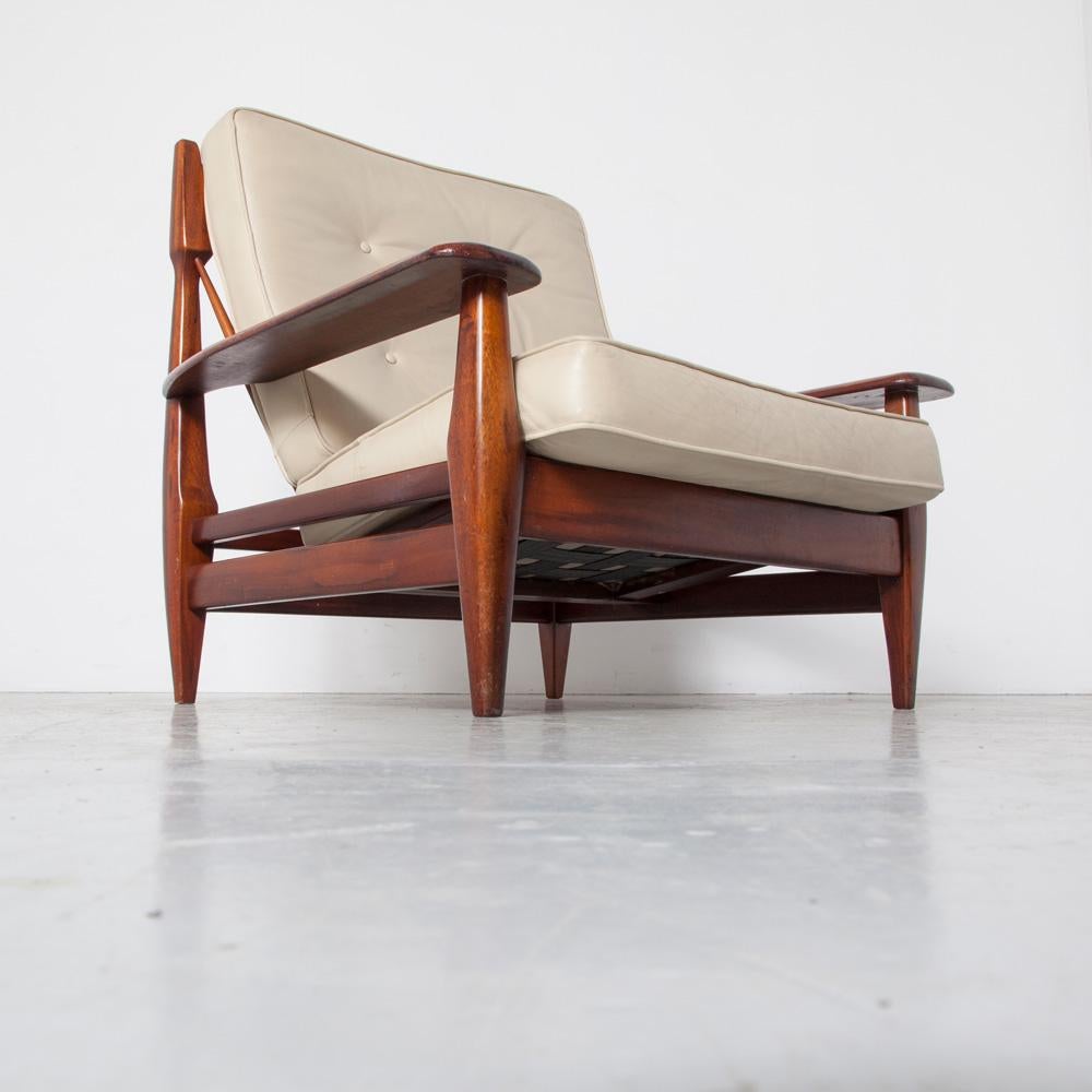 Paire de grandes chaises longues brutalistes en bois de rose du designer brésilien Jean Gillon en vente 7