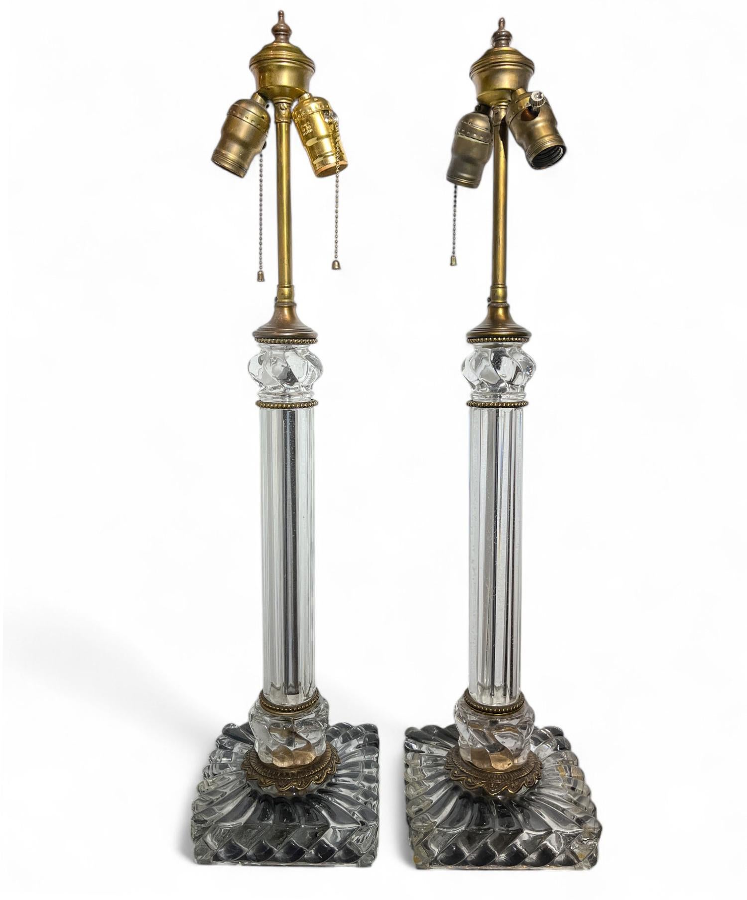 Paire de grandes lampes cannelées convexes en cristal de Baccarat Bon état - En vente à New York, NY
