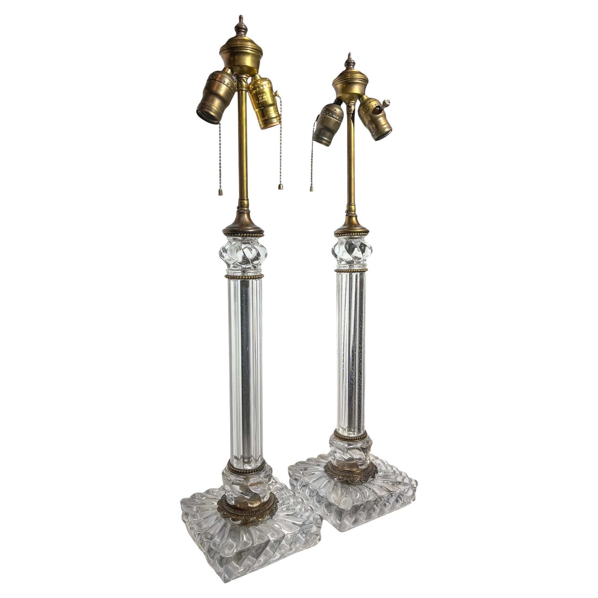 Paire de grandes lampes cannelées convexes en cristal de Baccarat en vente