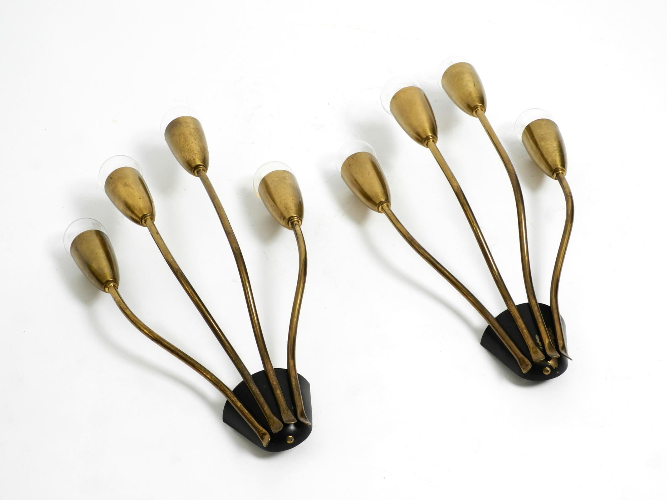 Paar große, schöne, vierarmige, originale Mid-Century-Modern-Wandleuchten aus Messing (Moderne der Mitte des Jahrhunderts) im Angebot