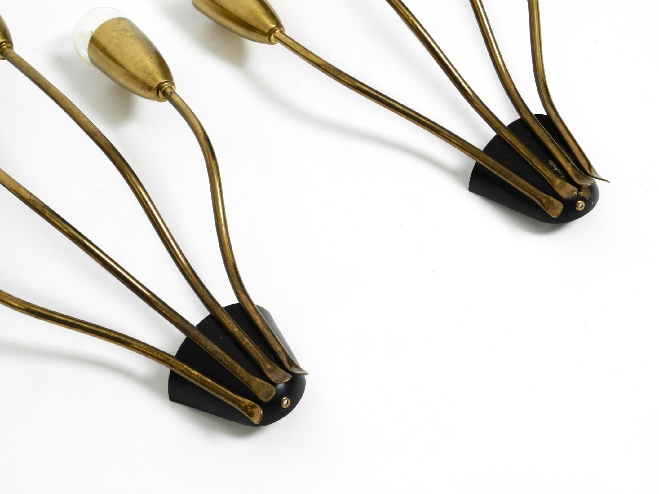 Paar große, schöne, vierarmige, originale Mid-Century-Modern-Wandleuchten aus Messing (Mitte des 20. Jahrhunderts) im Angebot