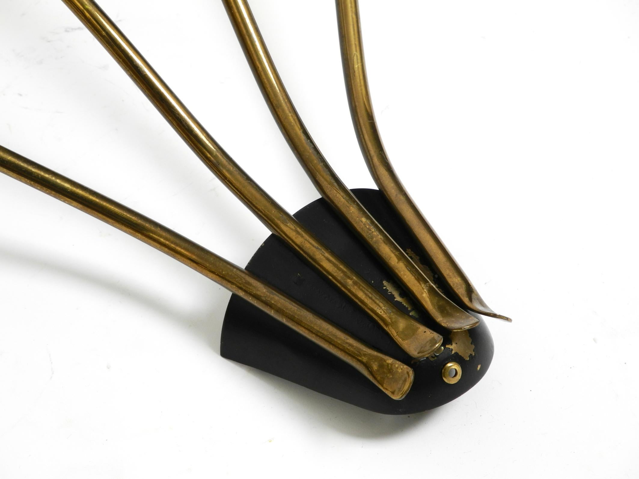 Paar große, schöne, vierarmige, originale Mid-Century-Modern-Wandleuchten aus Messing (Metall) im Angebot