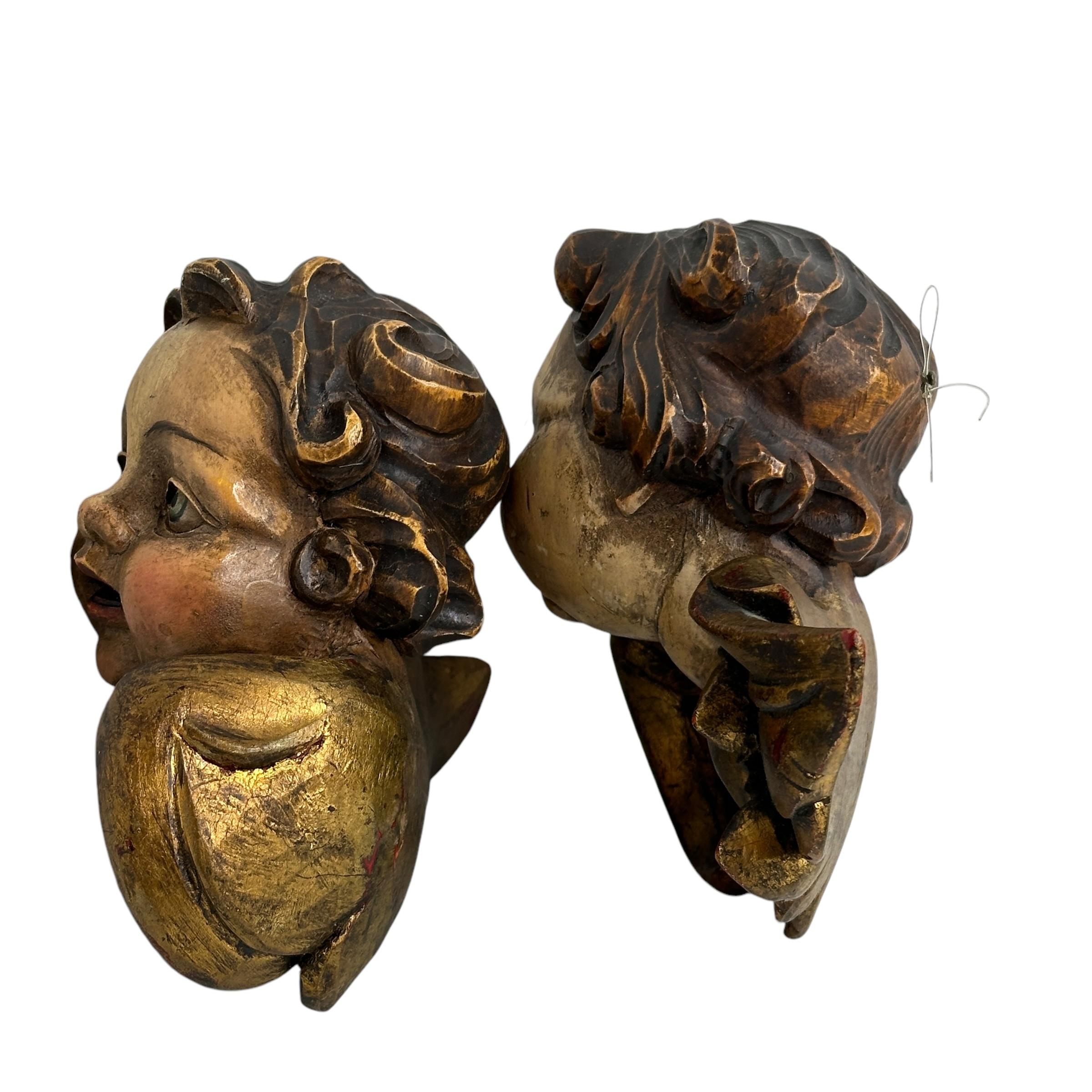 Pareja de cabezas de ángeles talladas en madera, Italia antigua, 1900 en venta 1