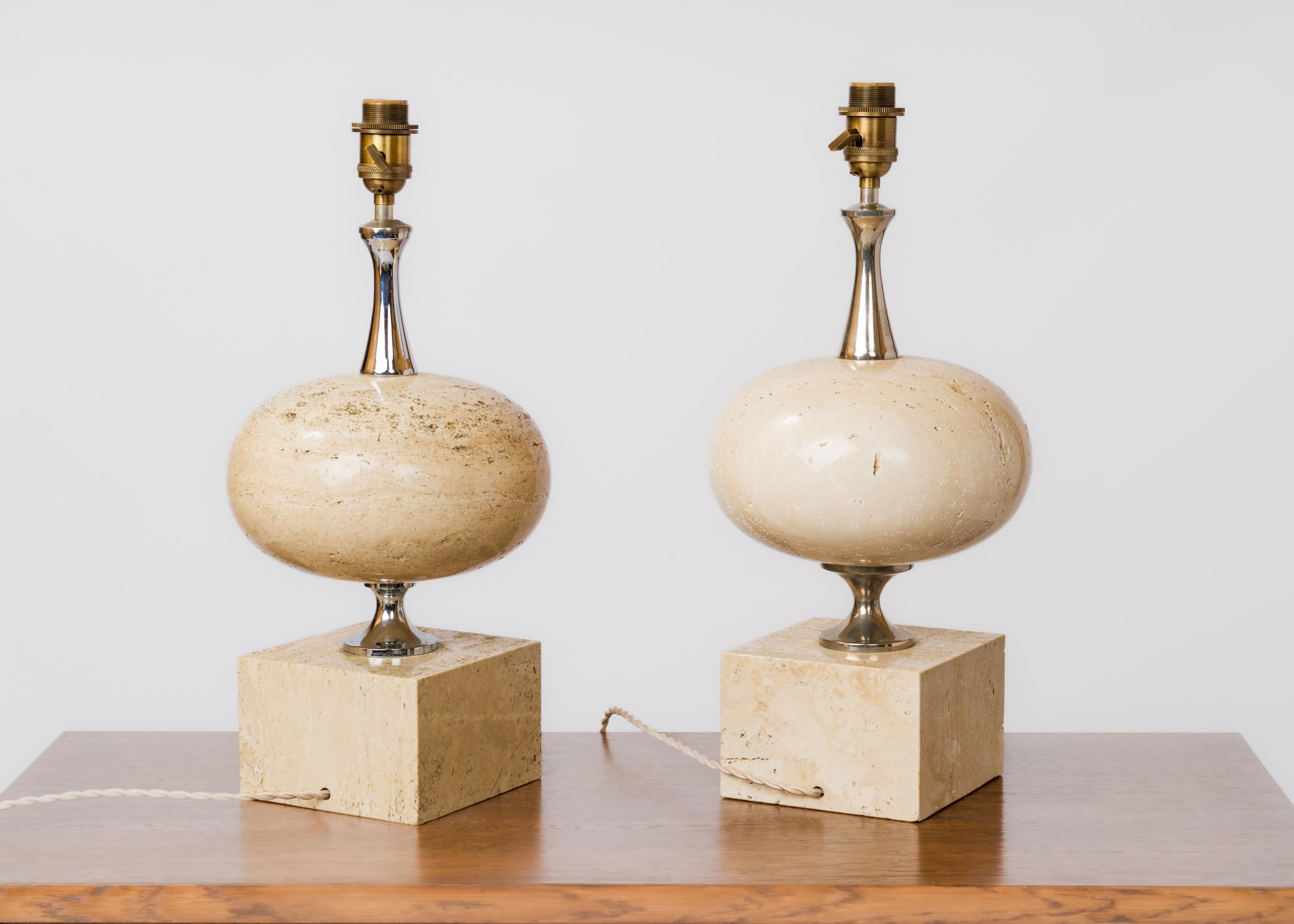 Fin du 20e siècle Paire de grandes lampes de bureau en travertin beige de la Maison Barbier, France, années 1970