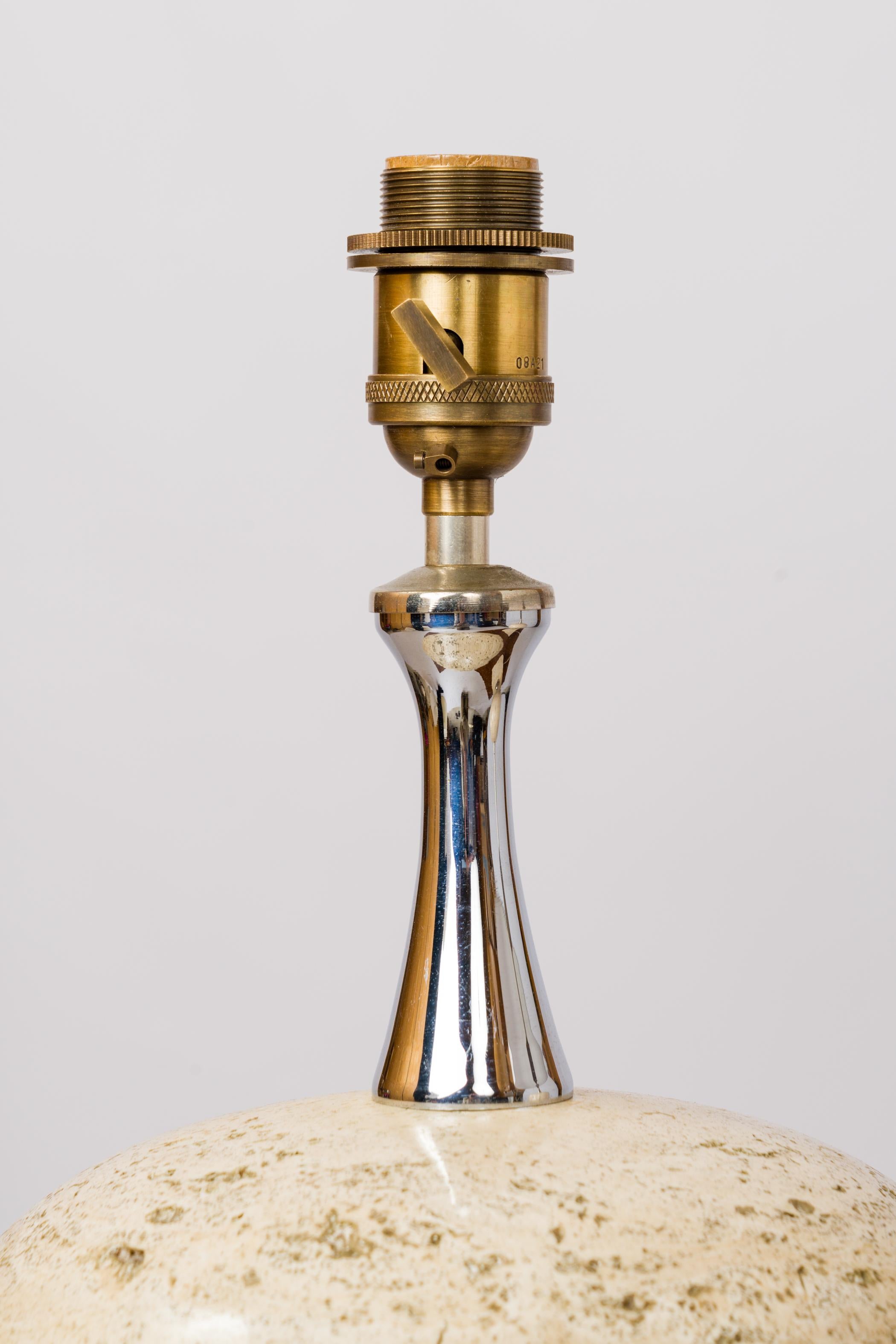 Paire de grandes lampes de bureau en travertin beige de la Maison Barbier, France, années 1970 2