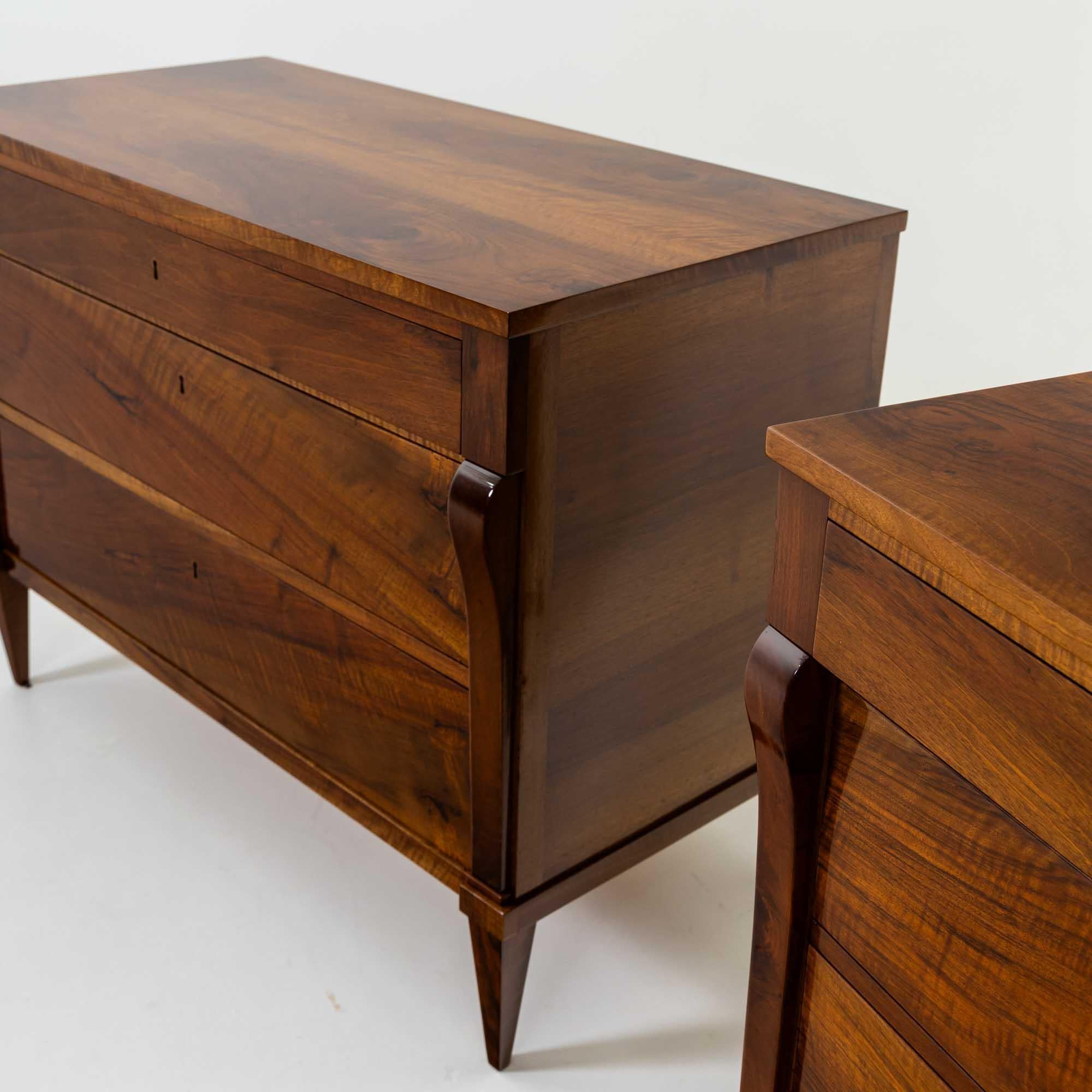 Pair of large Biedermeier Chests of Drawers, Italy 19th Century In Good Condition For Sale In Greding, DE