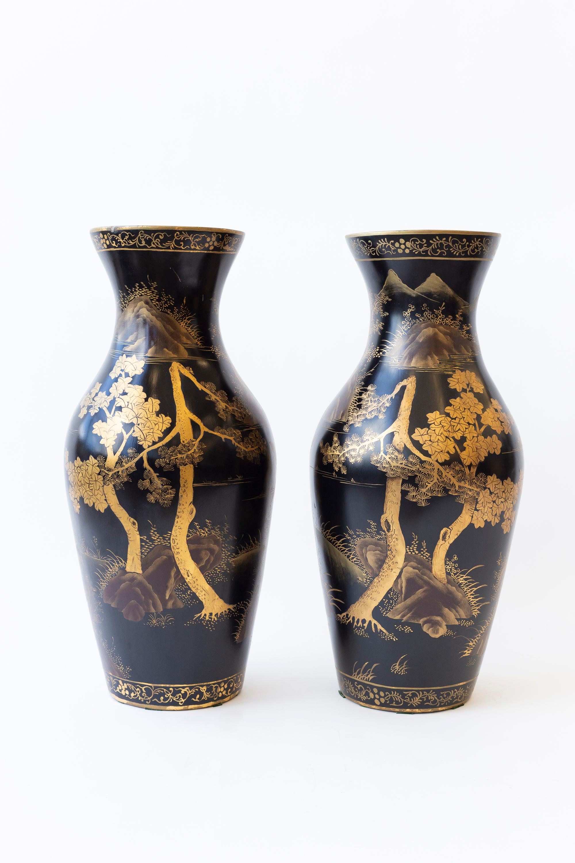 XX secolo Coppia di grandi vasi neri e dorati in stile cineseria in vendita