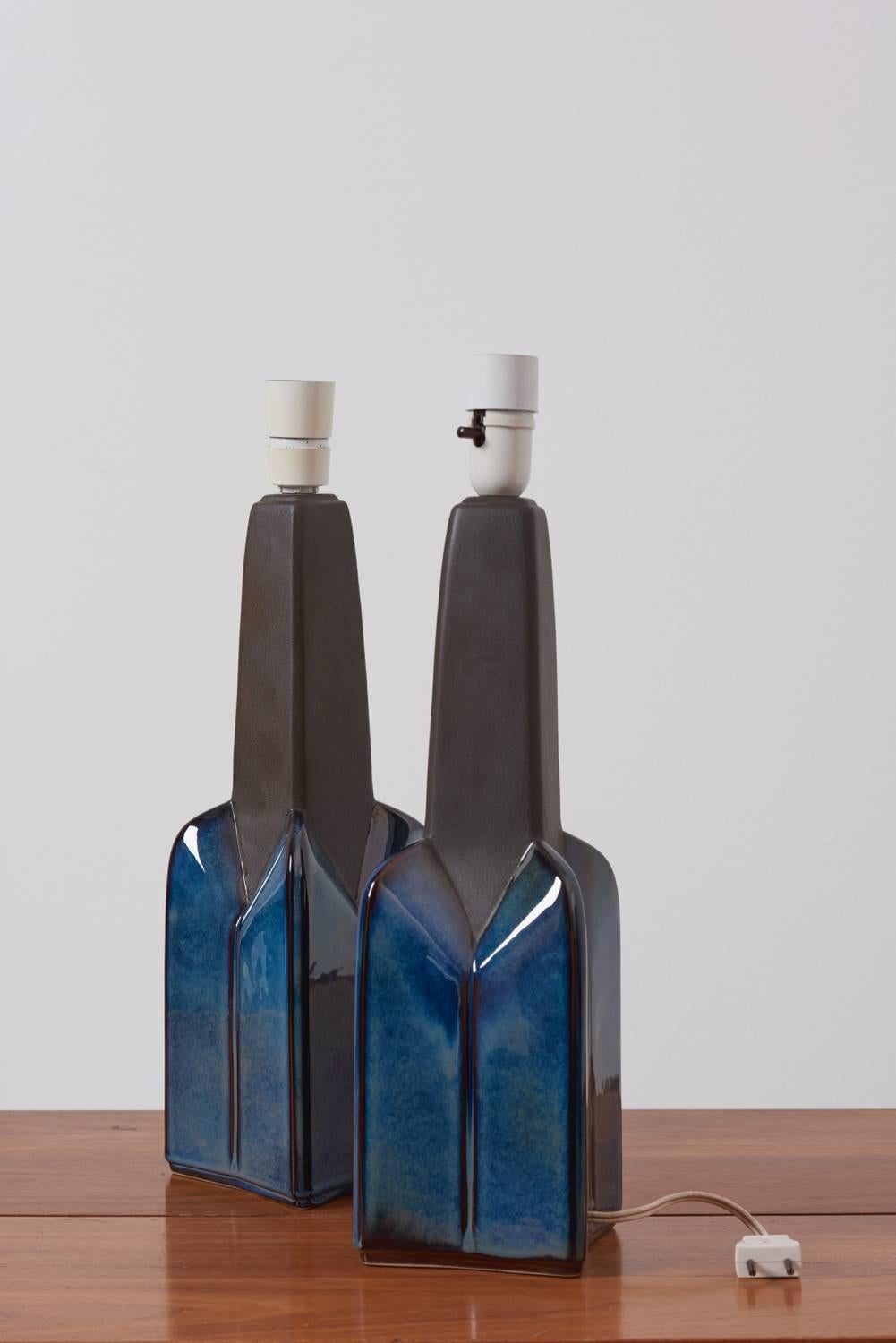 Große blaue und graue Keramik-Tischlampen von Soholm, Dänemark, 1960er Jahre, Paar im Zustand „Hervorragend“ im Angebot in Berlin, DE