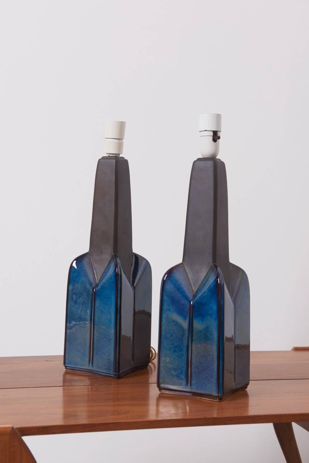 Große blaue und graue Keramik-Tischlampen von Soholm, Dänemark, 1960er Jahre, Paar (Mitte des 20. Jahrhunderts) im Angebot