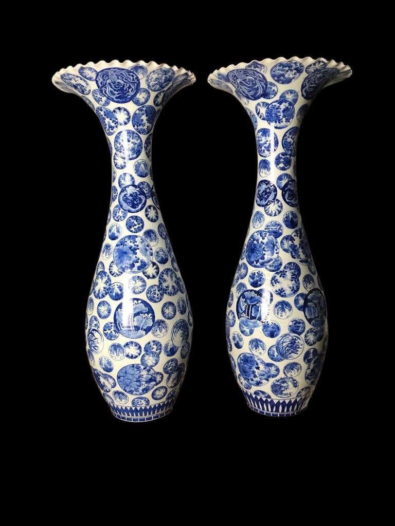 Pair of Large Blue and White Porcelain Japanese Decorative Vases In Good Condition For Sale In Southall, GB
