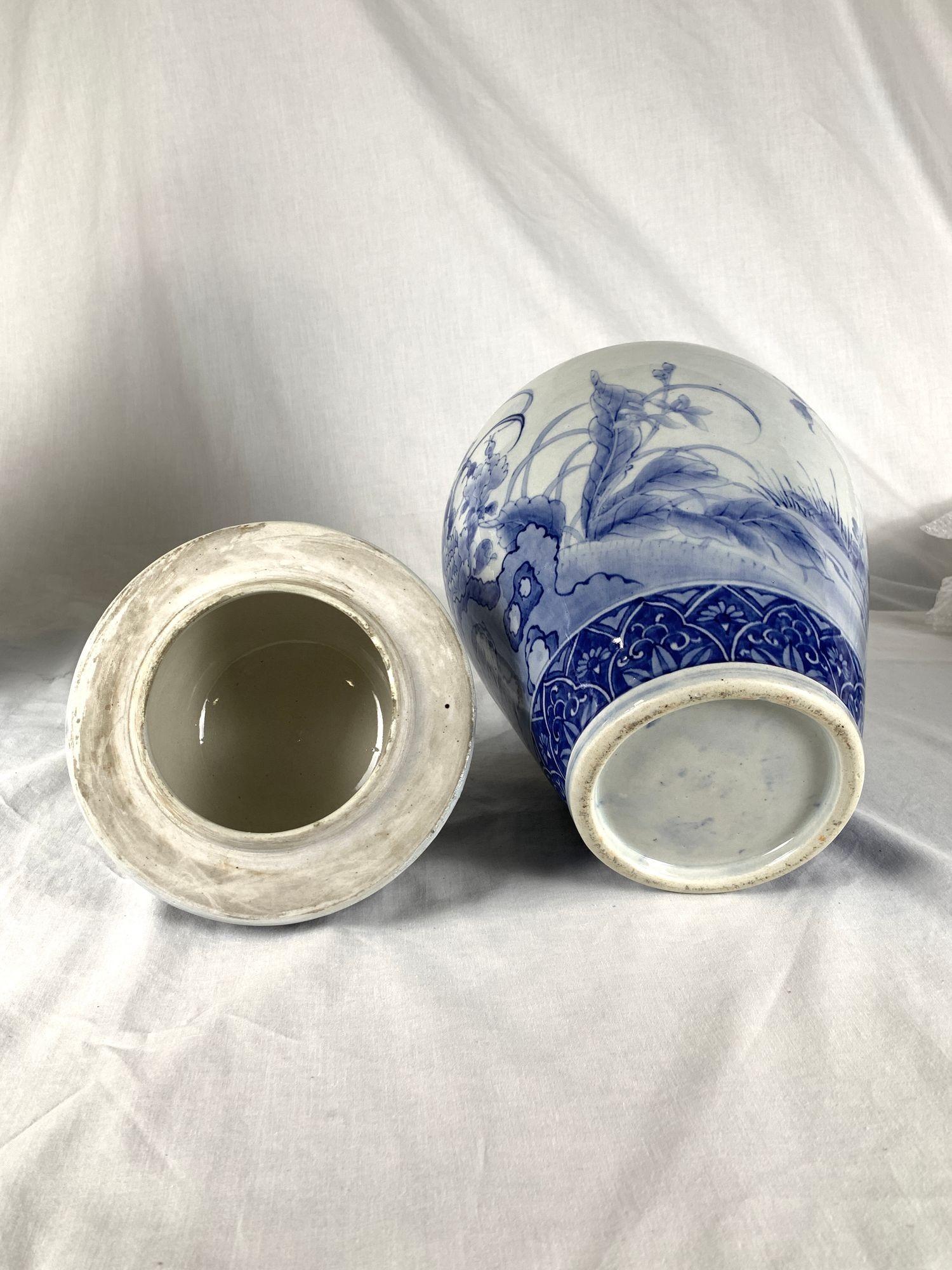 Pair of Large Blue and White Porcelain Jars, Japanese Meiji Era, Circa 1880 For Sale 6