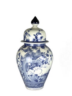 Pareja de Grandes Jarras Azules y Blancas Japón Periodo Meiji, Circa 1880