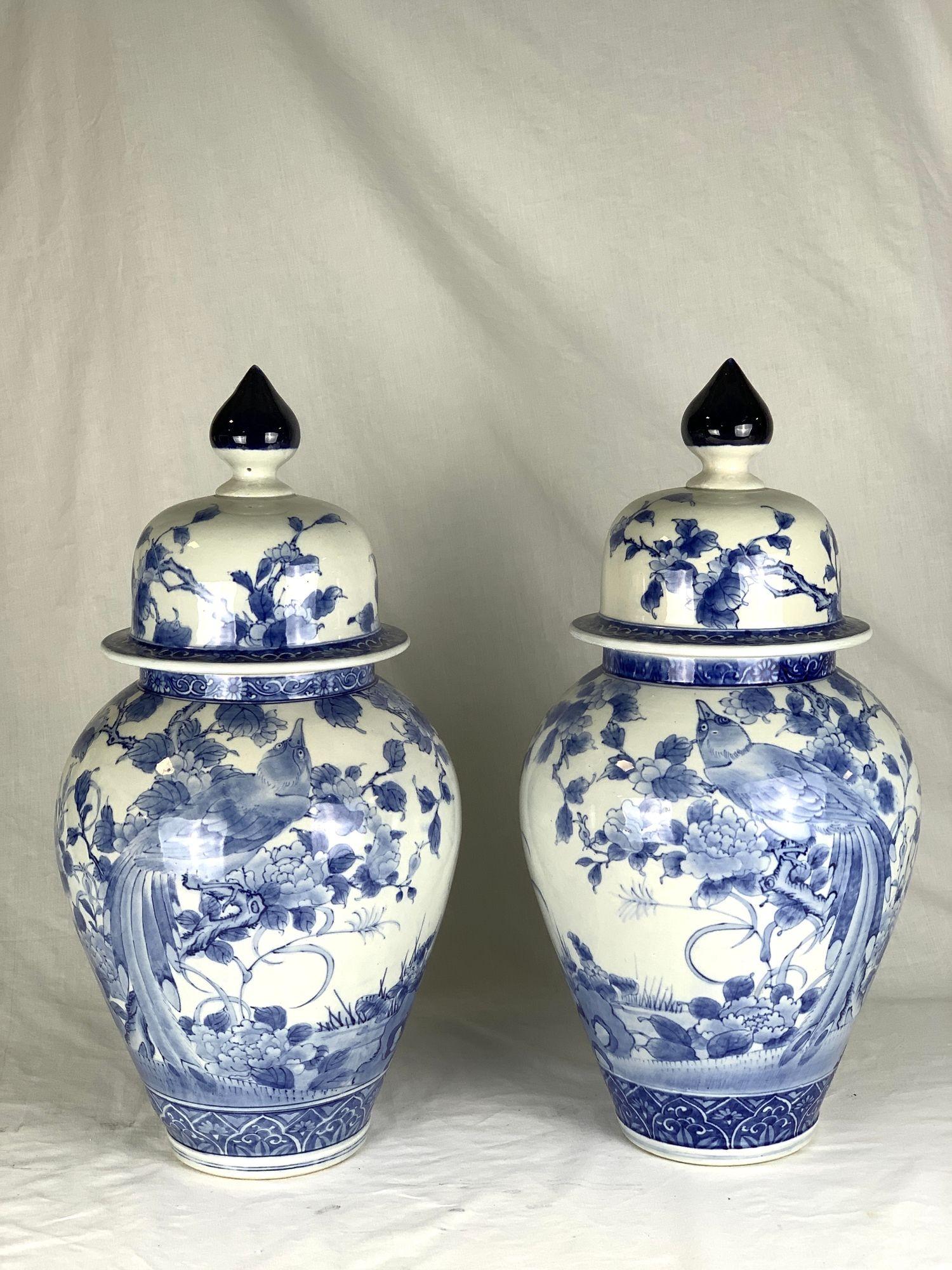 Pair of Large Blue and White Porcelain Jars, Japanese Meiji Era, Circa 1880 For Sale 1