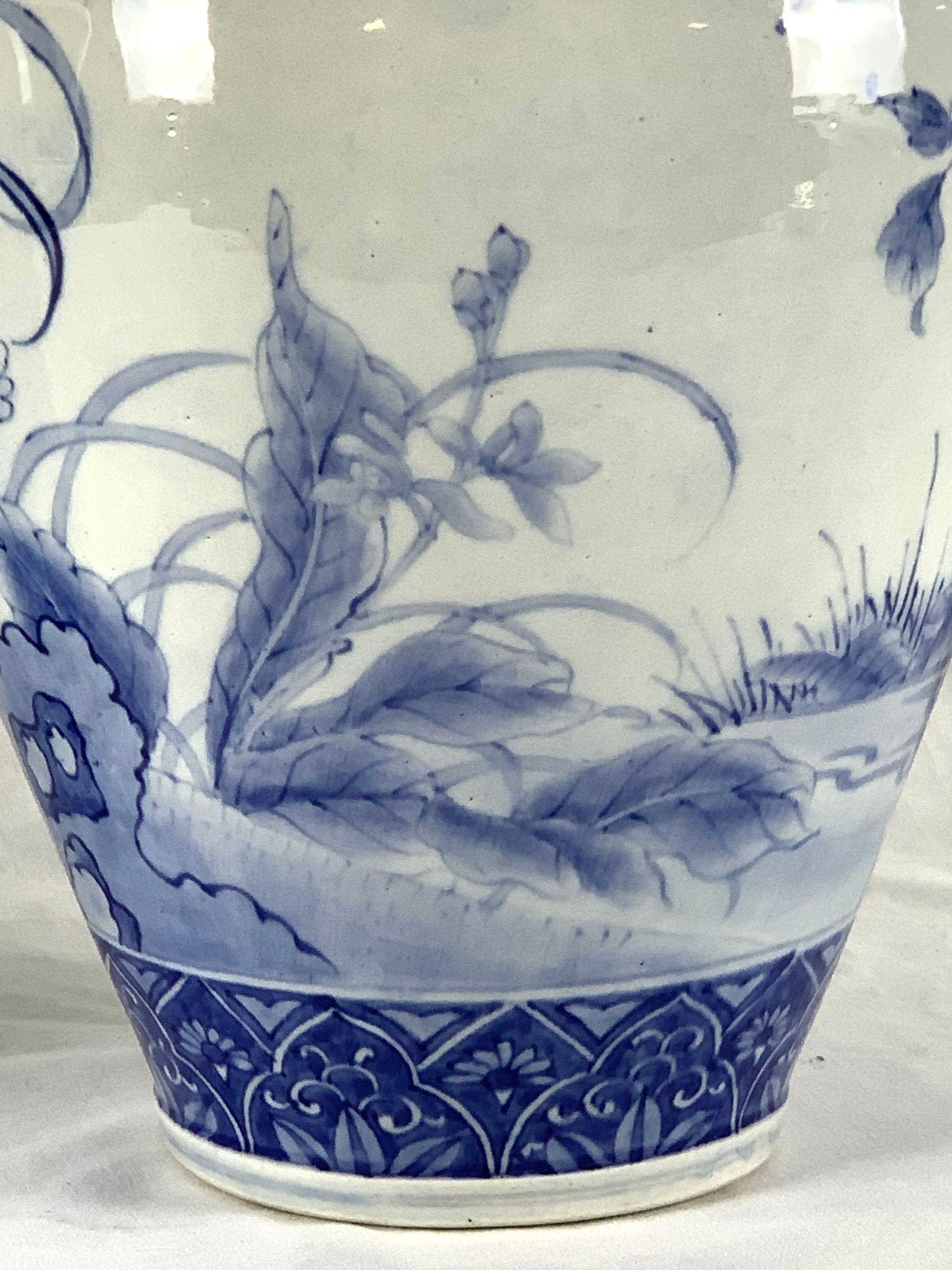 Pair of Large Blue and White Porcelain Jars, Japanese Meiji Era, Circa 1880 For Sale 4
