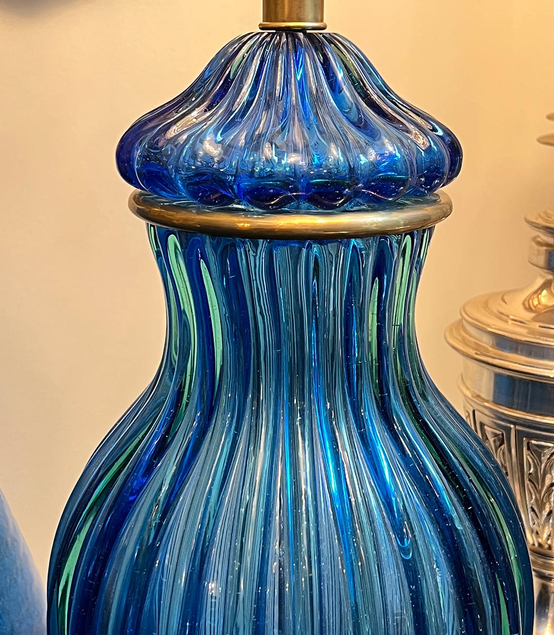 Paar große Lampen aus blauem Muranoglas (Italienisch) im Angebot