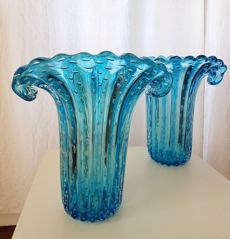 Large pair of transparent sky blue handmade Murano glass vases
Made with the Balloton technique: features air bubbles inside the glass thickness
Made by Barovier & Toso in the Murano tradition
Mid-Century Modern Murano vases, Italy, early