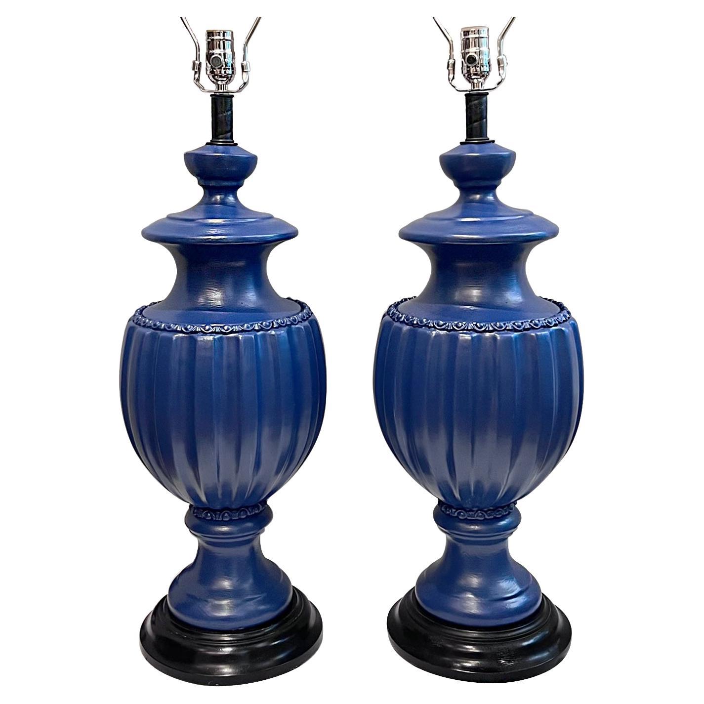 Paire de grandes lampes en porcelaine bleue