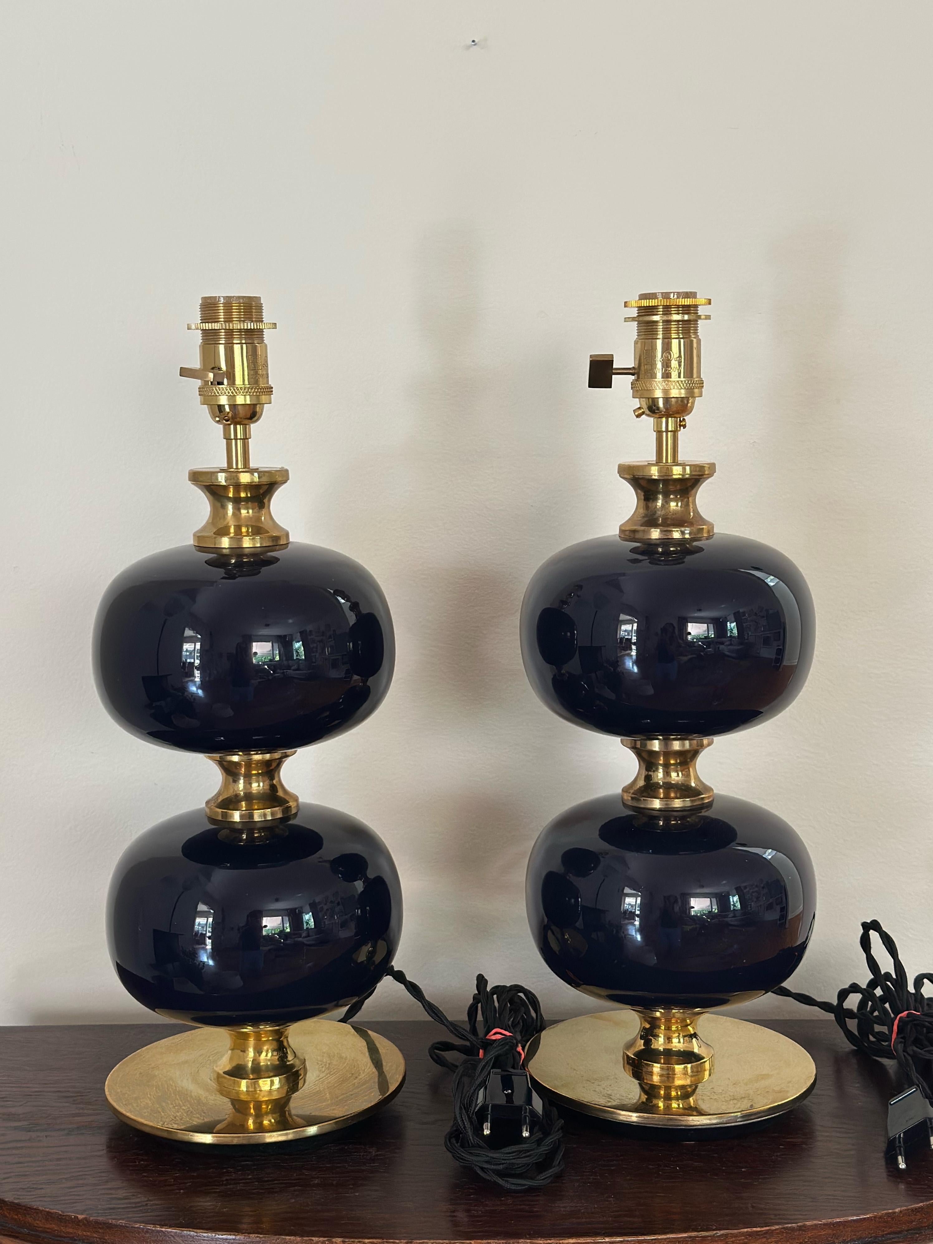 Suédois Paire de grandes lampes de table en verre bleu Stilarmatur Midcentury 1960s en vente