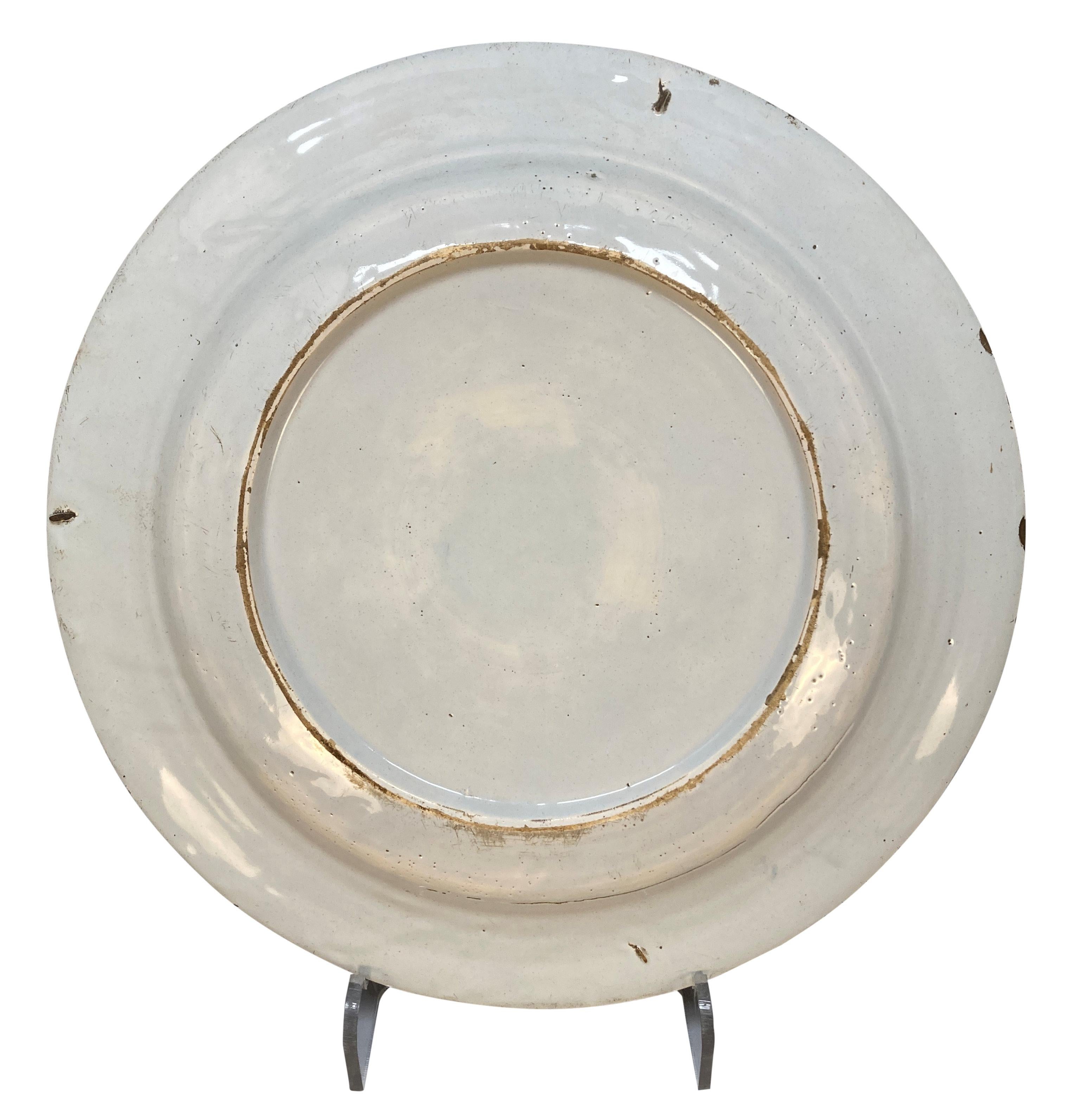 Paar große blau-weiße chinesische Exportteller (Spätes 18. Jahrhundert) im Angebot