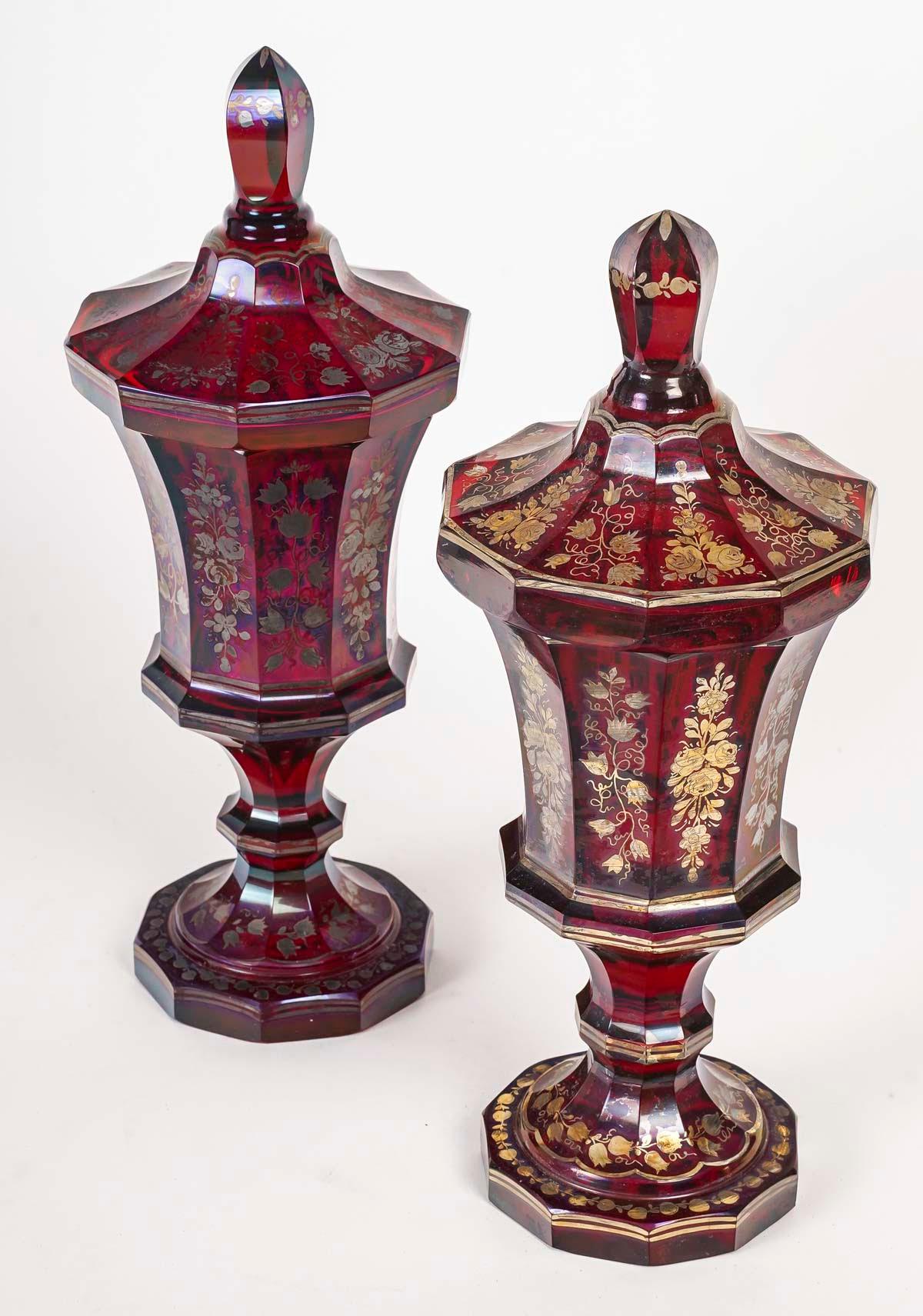 Pair of Large Bohemian Crystal Tumblers, 19th Century, Napoleon III period.

Pair of 19th century goblets, Napoleon III period, in red Bohemian crystal, one in gold and one in silver.
h: 33cm, d: 13cm