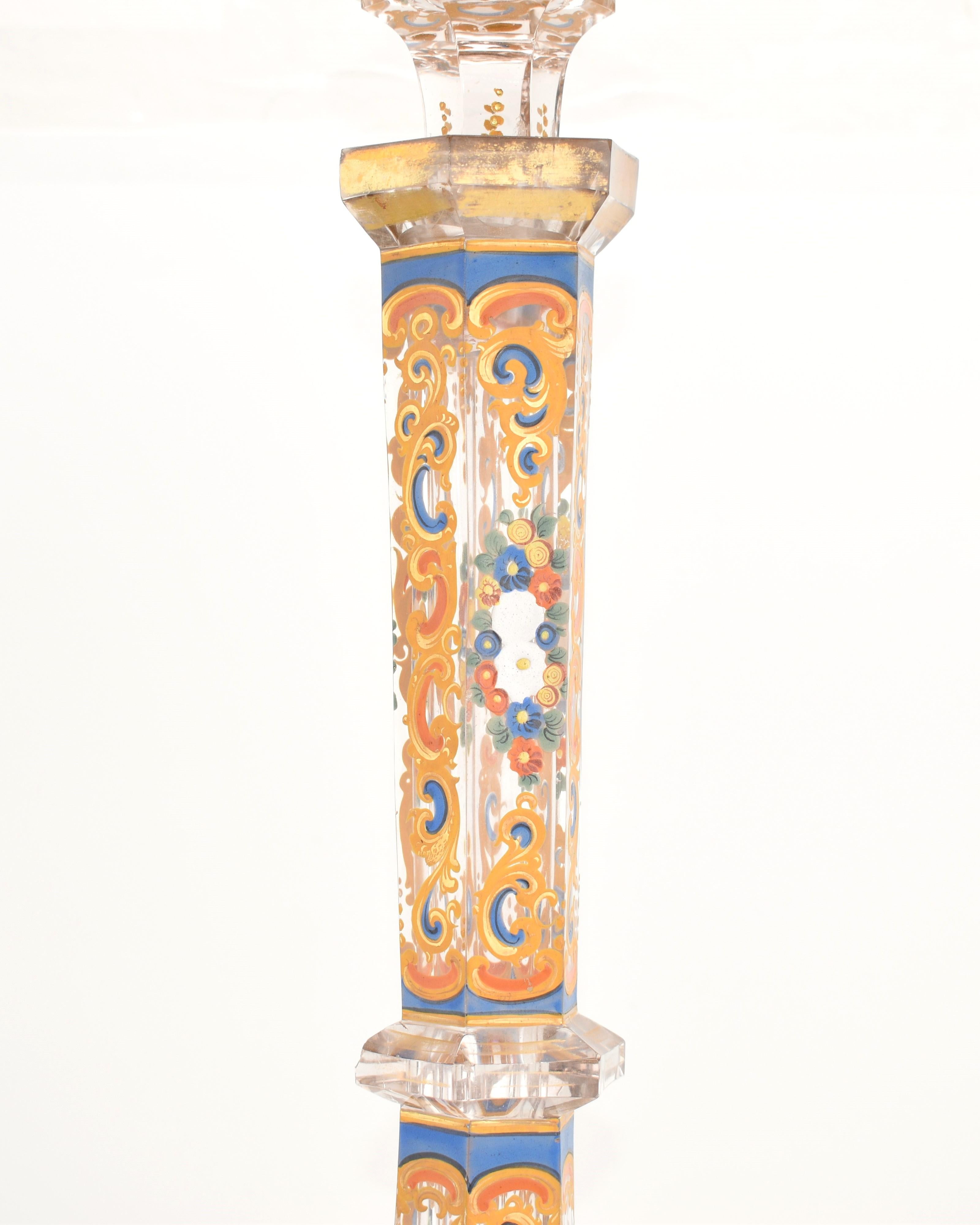 Cristal Paire de grands carafes ottomanes de Bohème en verre taillé émaillé, 19ème siècle en vente