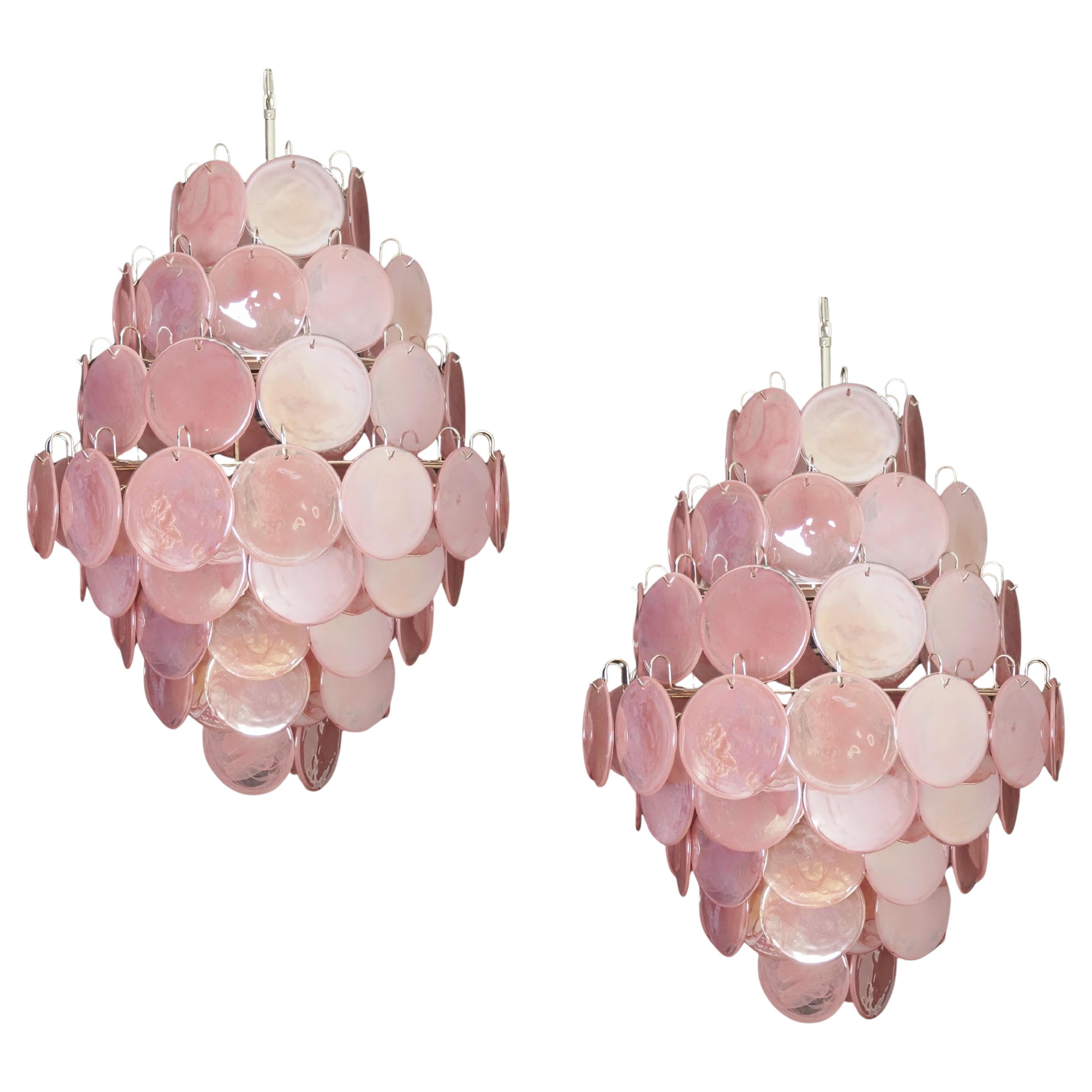 Coppia di grandi lampadari a disco di Murano nello stile di Vistosi, anni Novanta.