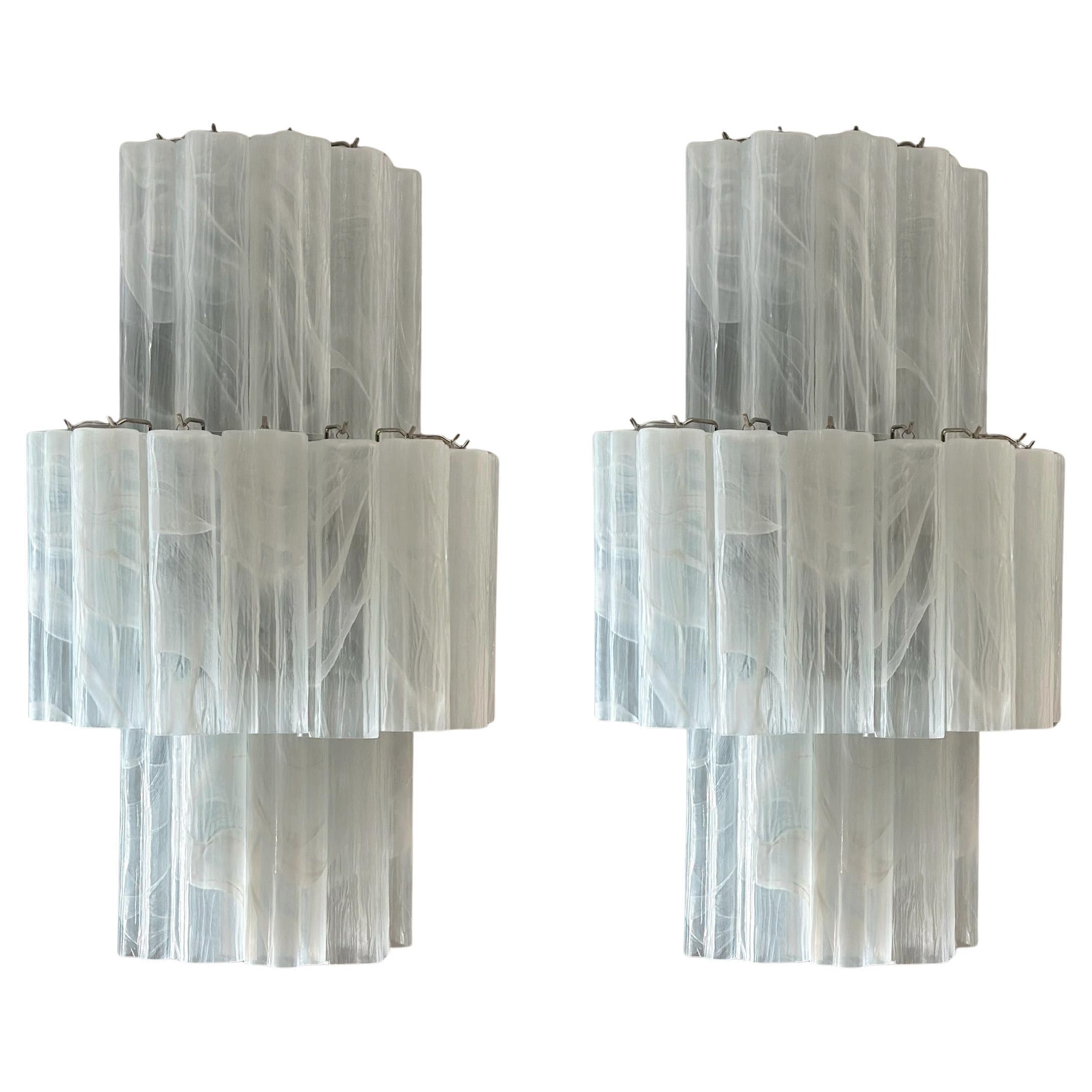 Zwei große Wandleuchter aus Murano-Glas mit gewirbeltem weißen Marmor