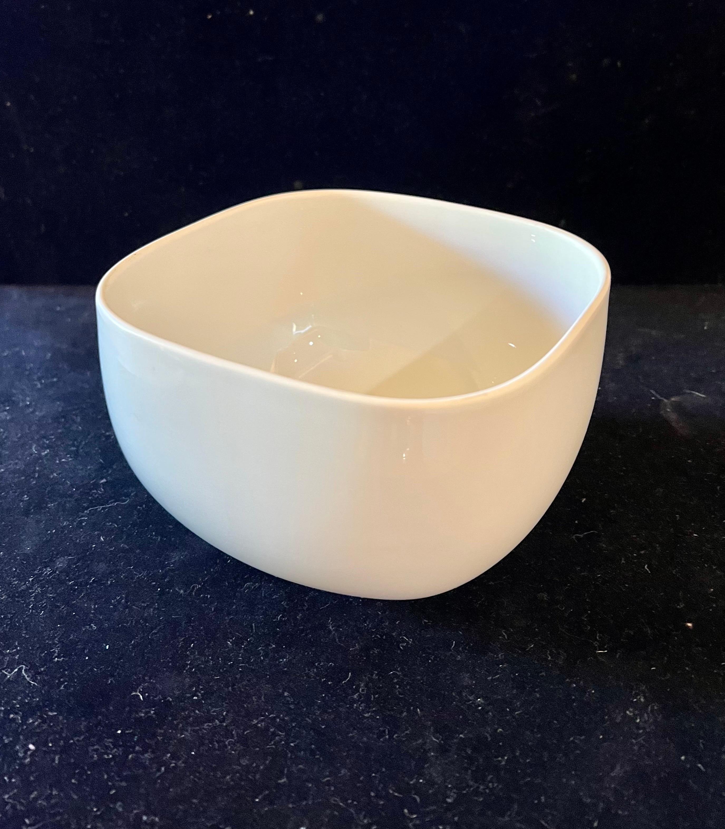 Mid-Century Modern Pair of Large Bowls Designed by Timo Sarpaneva for Rosenthal Studio For Sale