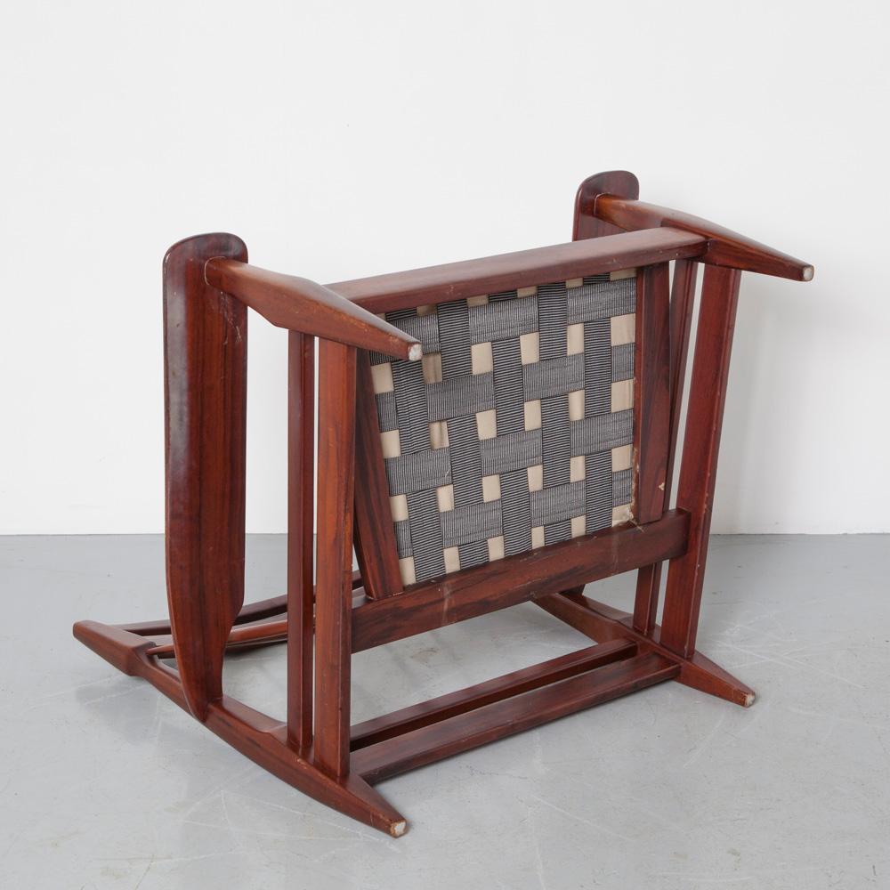 Paire de grandes chaises longues brutalistes en bois de rose du designer brésilien Jean Gillon en vente 5
