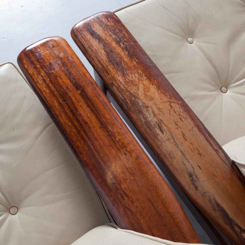 Paire de grandes chaises longues brutalistes en bois de rose du designer brésilien Jean Gillon en vente 8